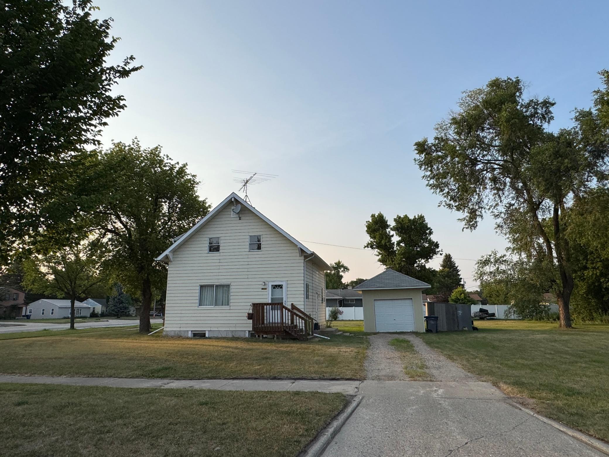 1706 N 4th Avenue Property Photo 1