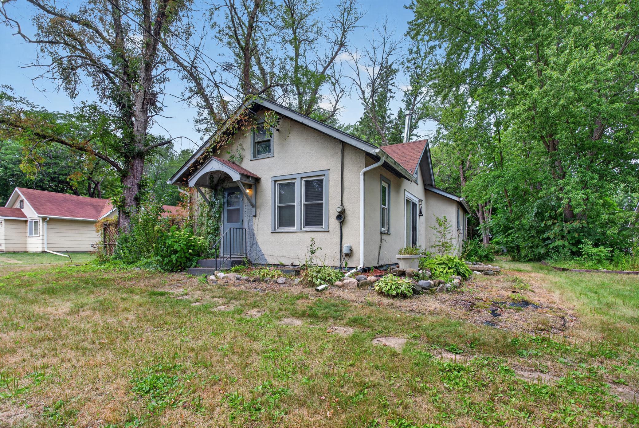 835 W 2nd Street