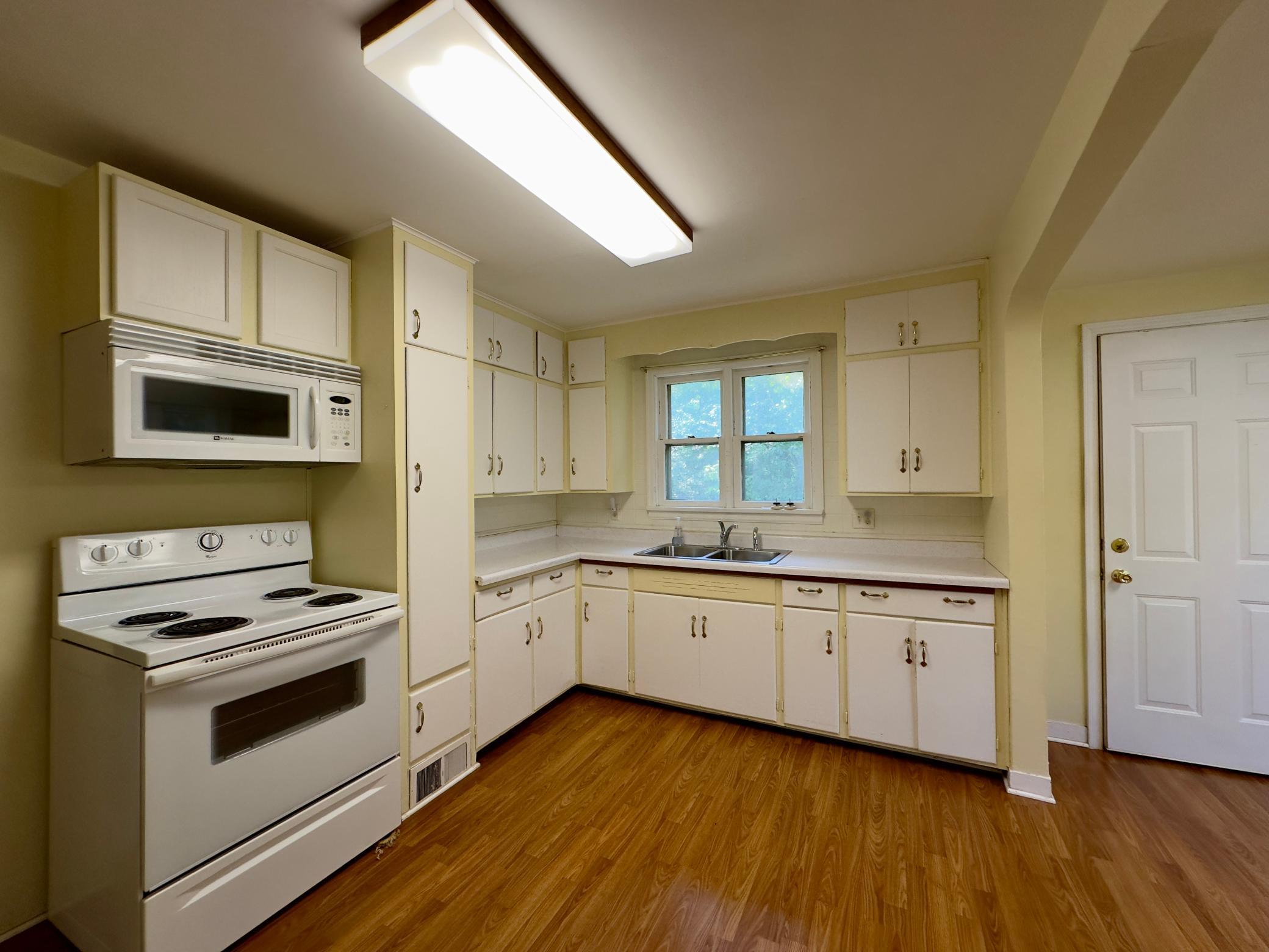 421 S 69th Avenue W Property Photo 4