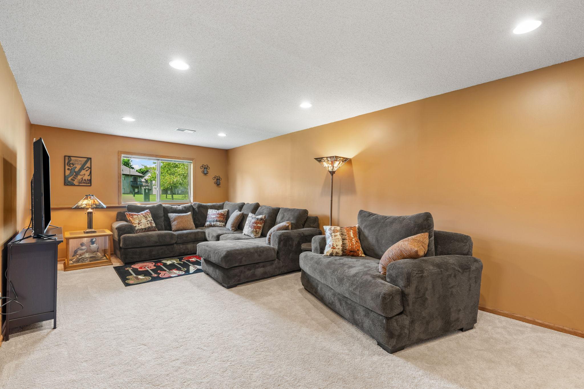 8337 Parkview Avenue Ne Property Photo 13