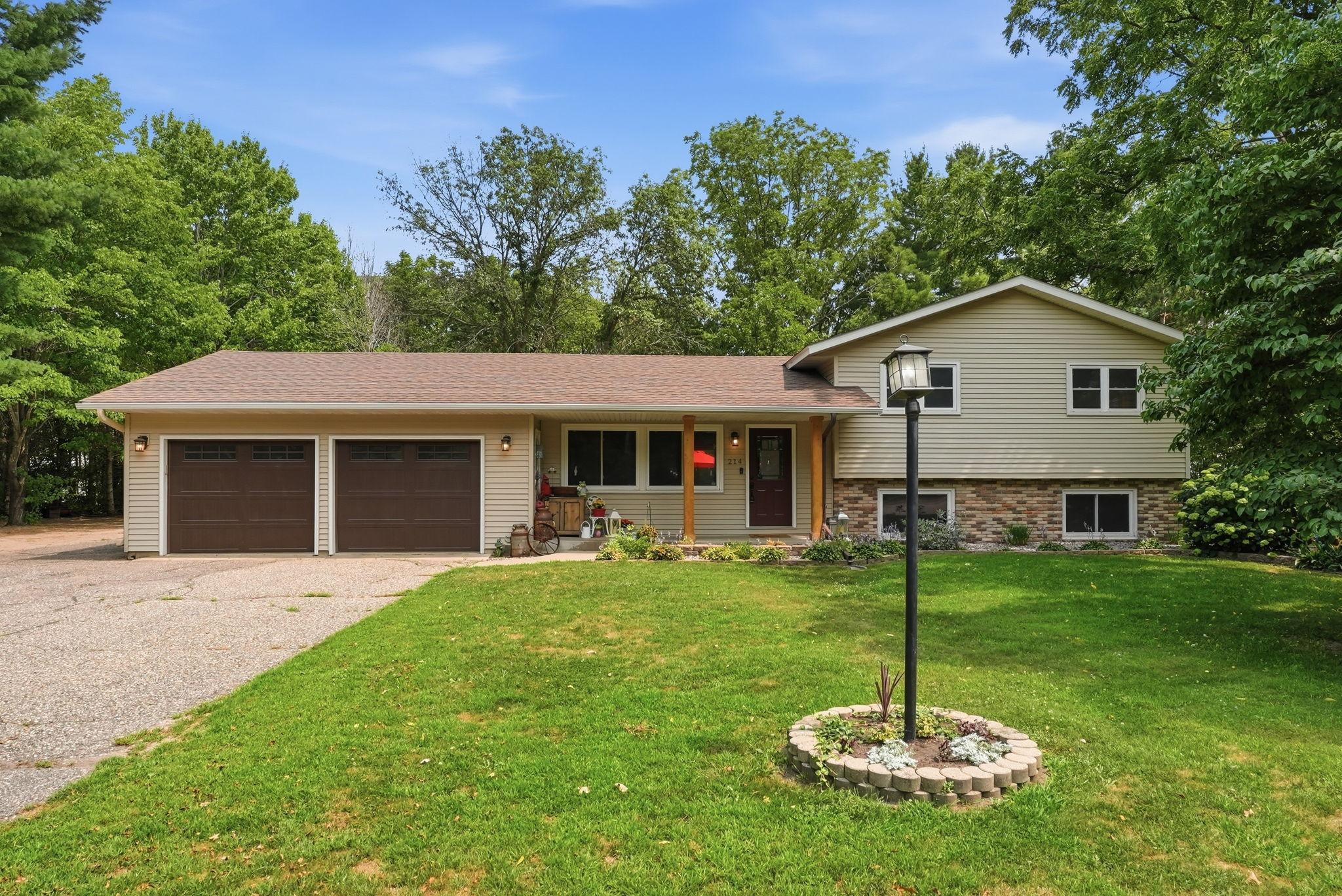 214 Highview Drive W Property Photo 1