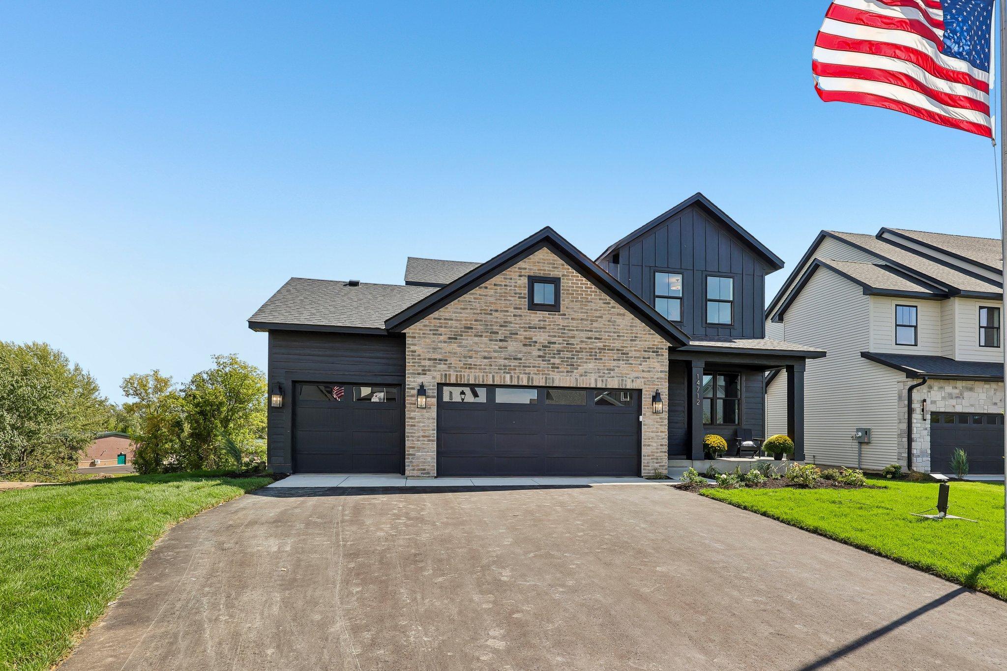 14712 Kingsview Lane N Property Photo 1
