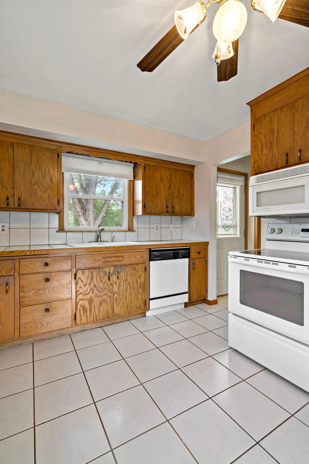 6073 Yukon Avenue N Property Photo 6