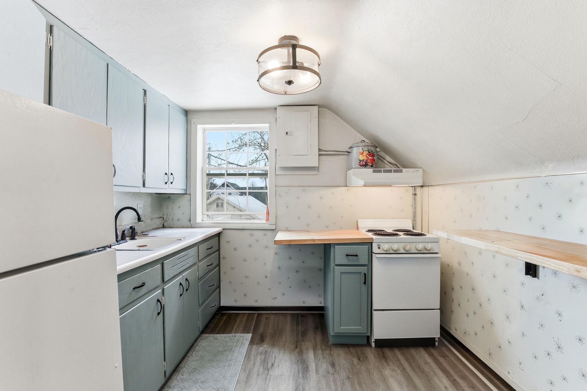 151 3rd Avenue Property Photo 1