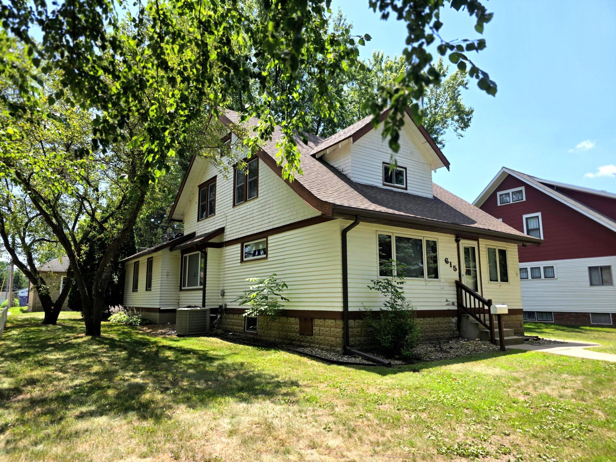 615 7th Street Property Photo 3