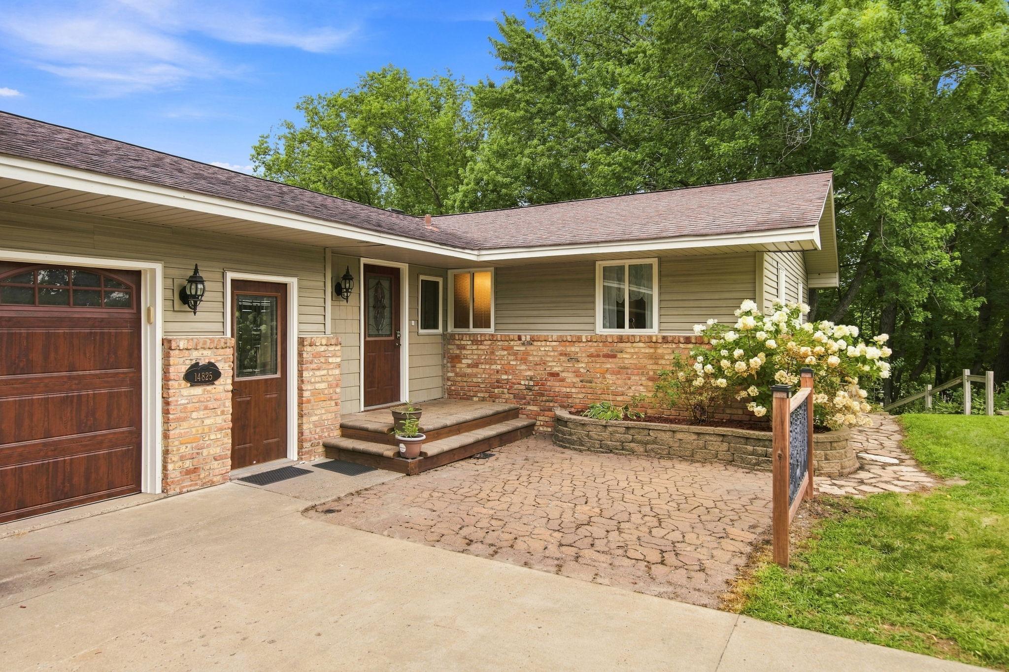 14825 Crow River Drive Property Photo 4