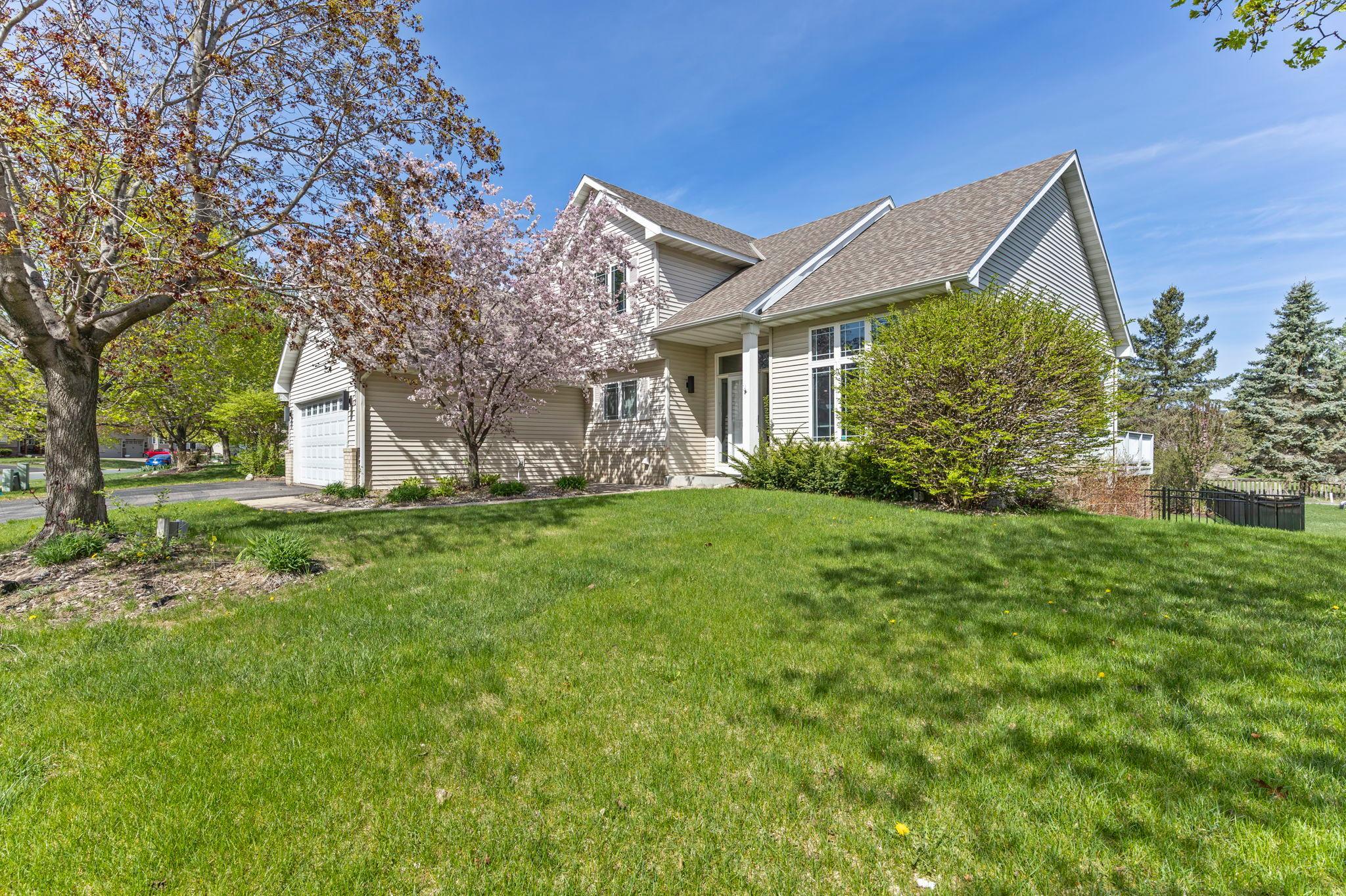 1672 Windsor Drive S Property Photo 5