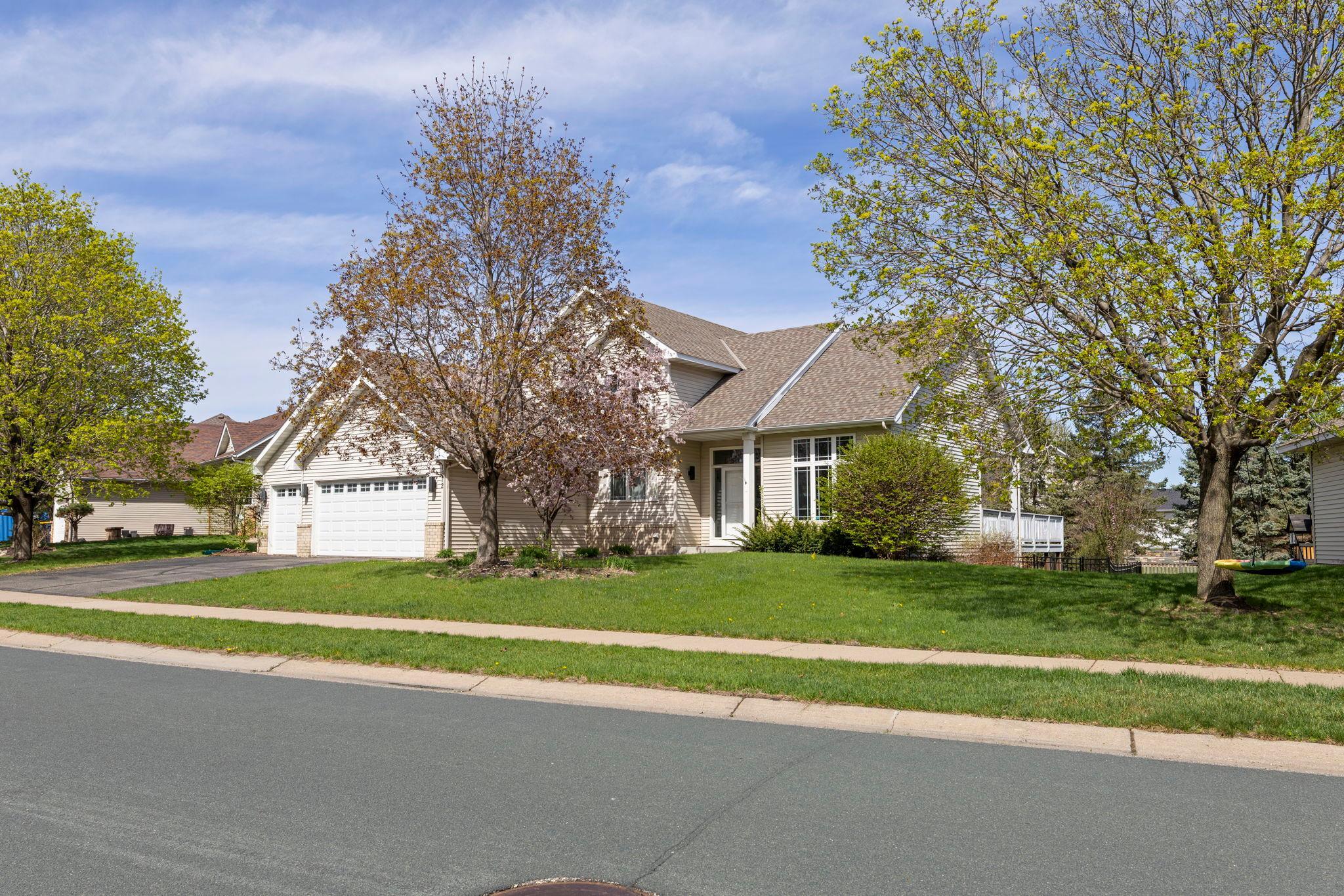1672 Windsor Drive S Property Photo 6