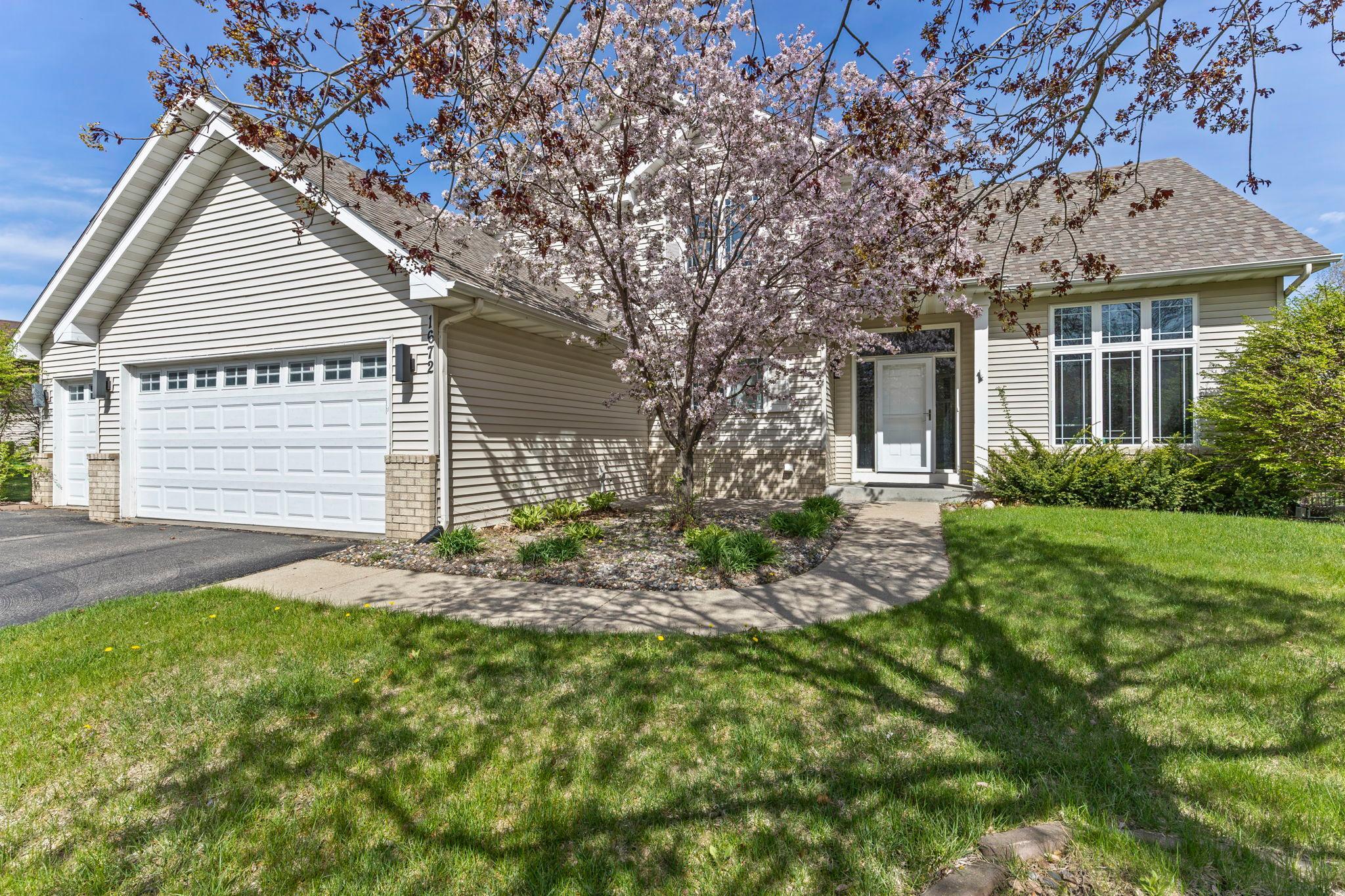 1672 Windsor Drive S Property Photo 8