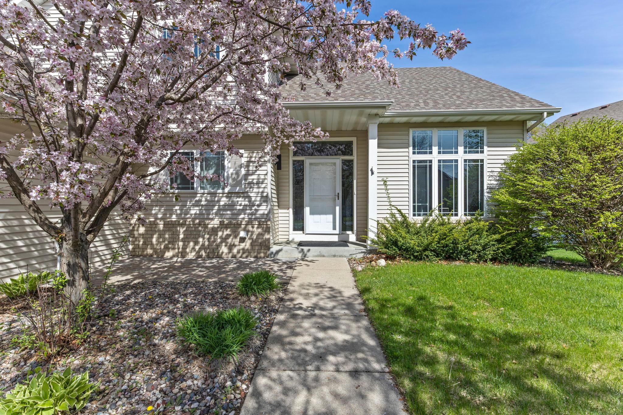 1672 Windsor Drive S Property Photo 9