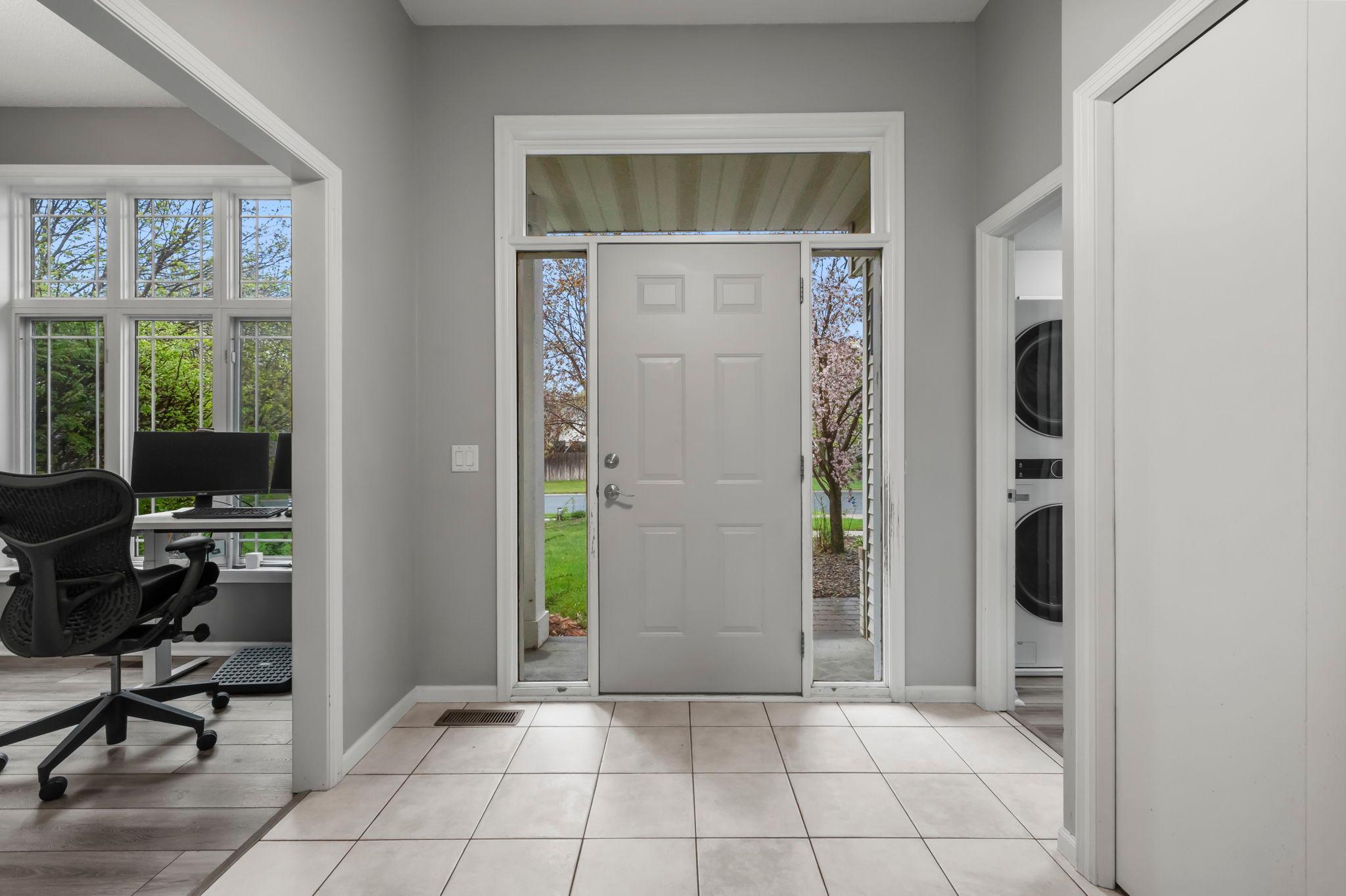 1672 Windsor Drive S Property Photo 13