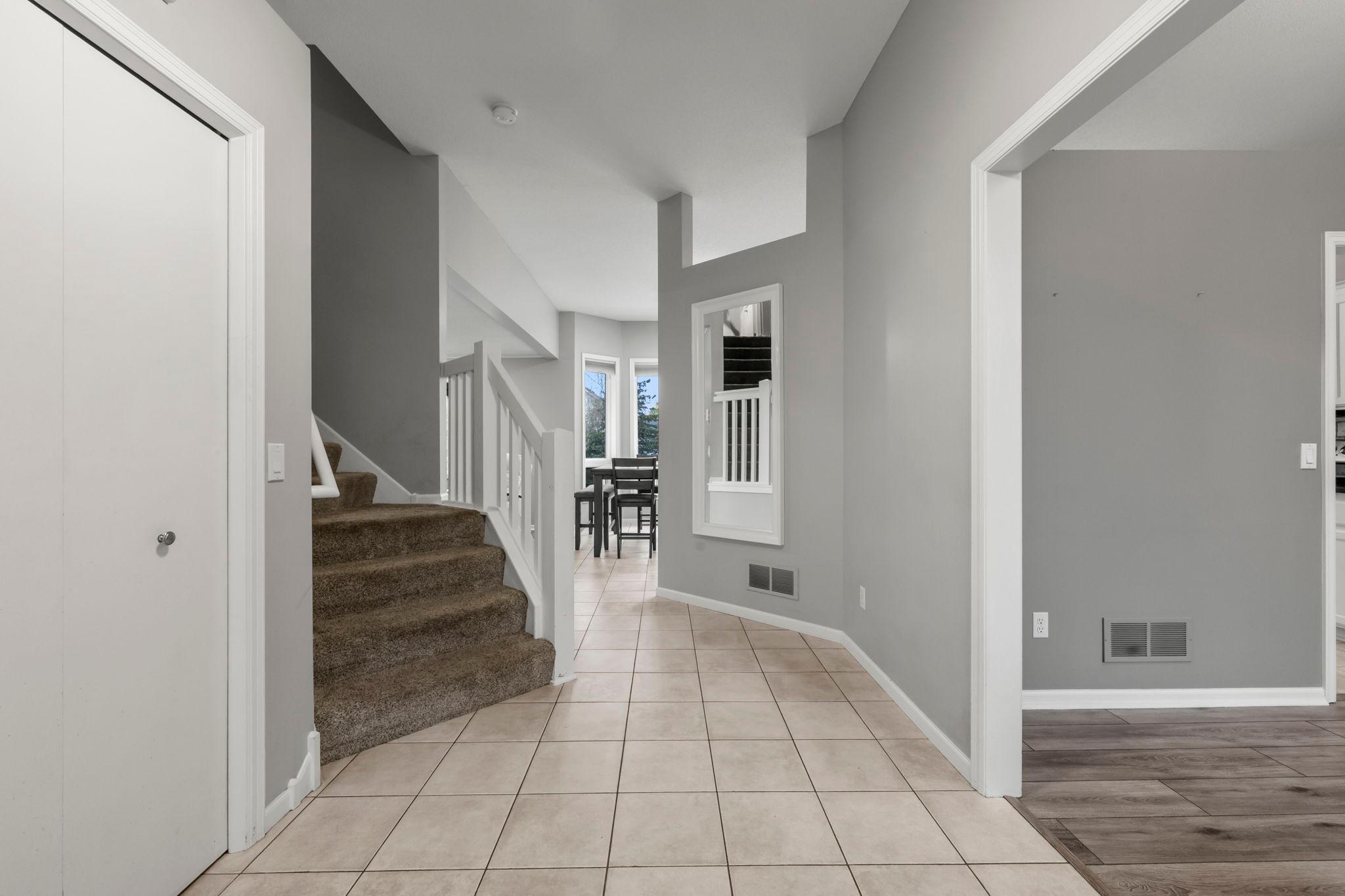 1672 Windsor Drive S Property Photo 14