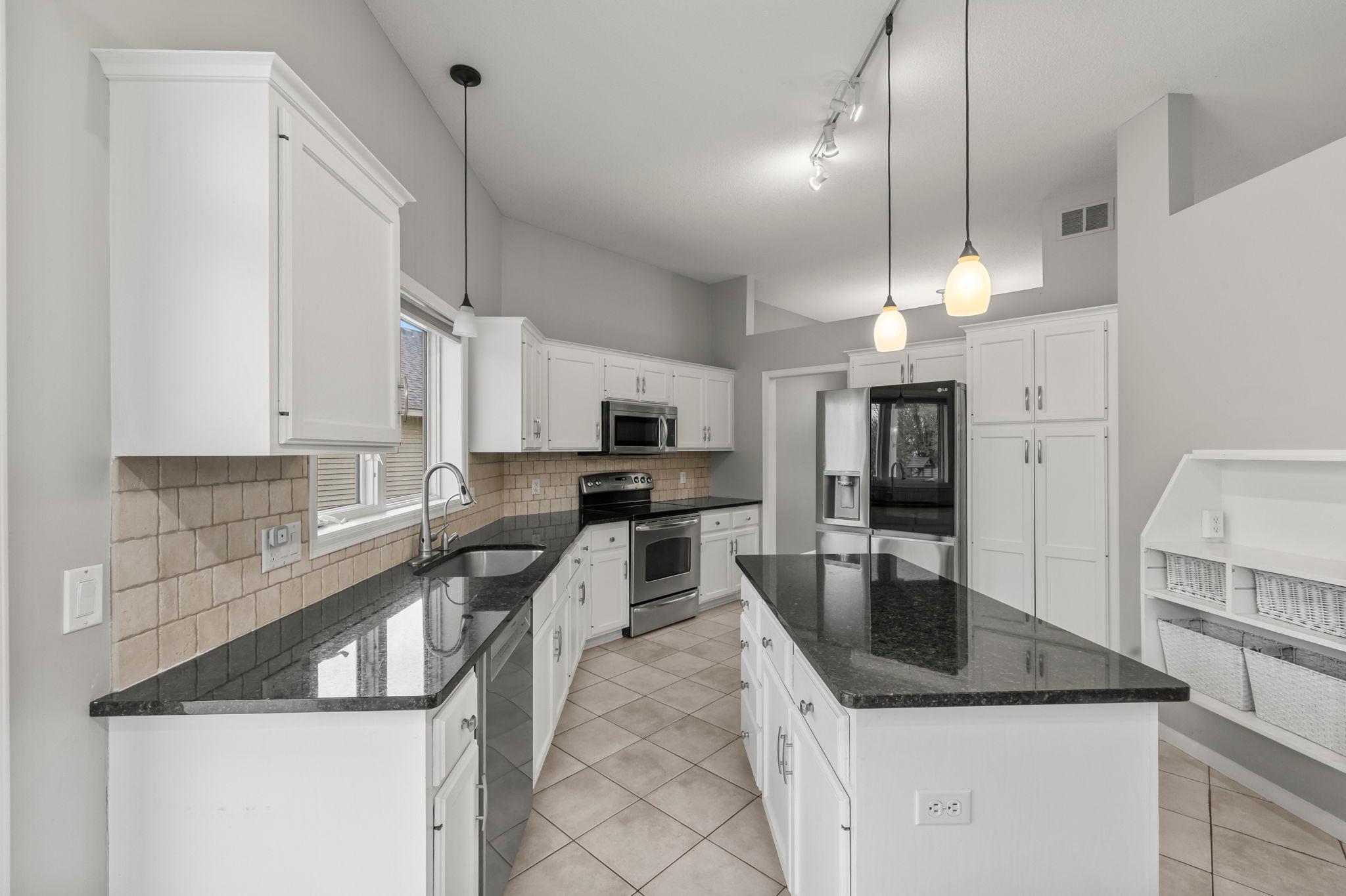 1672 Windsor Drive S Property Photo 30
