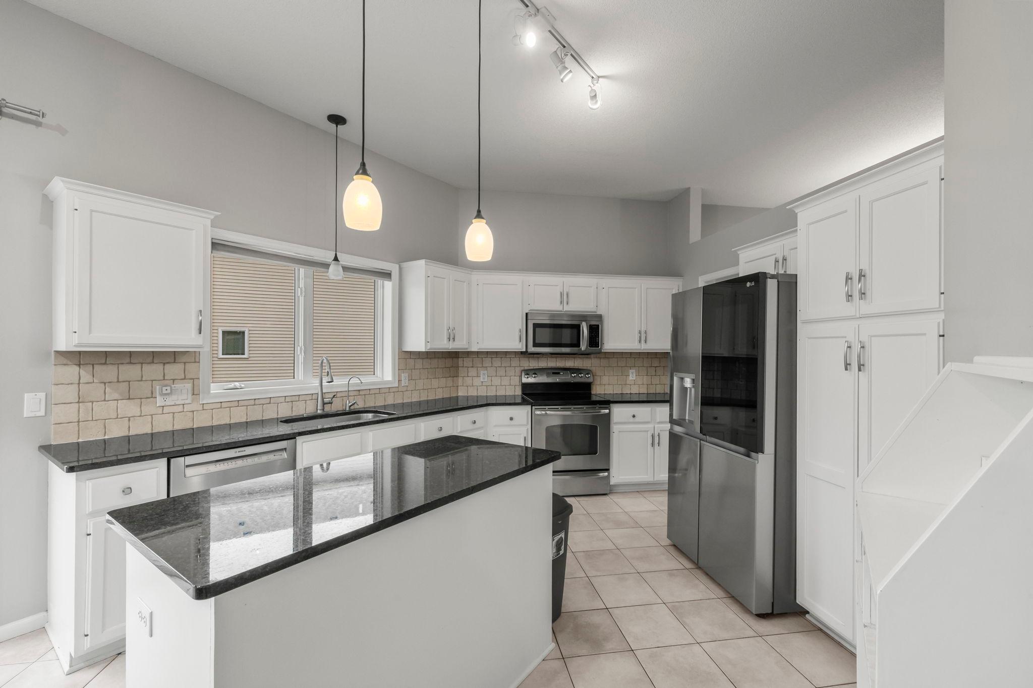 1672 Windsor Drive S Property Photo 31