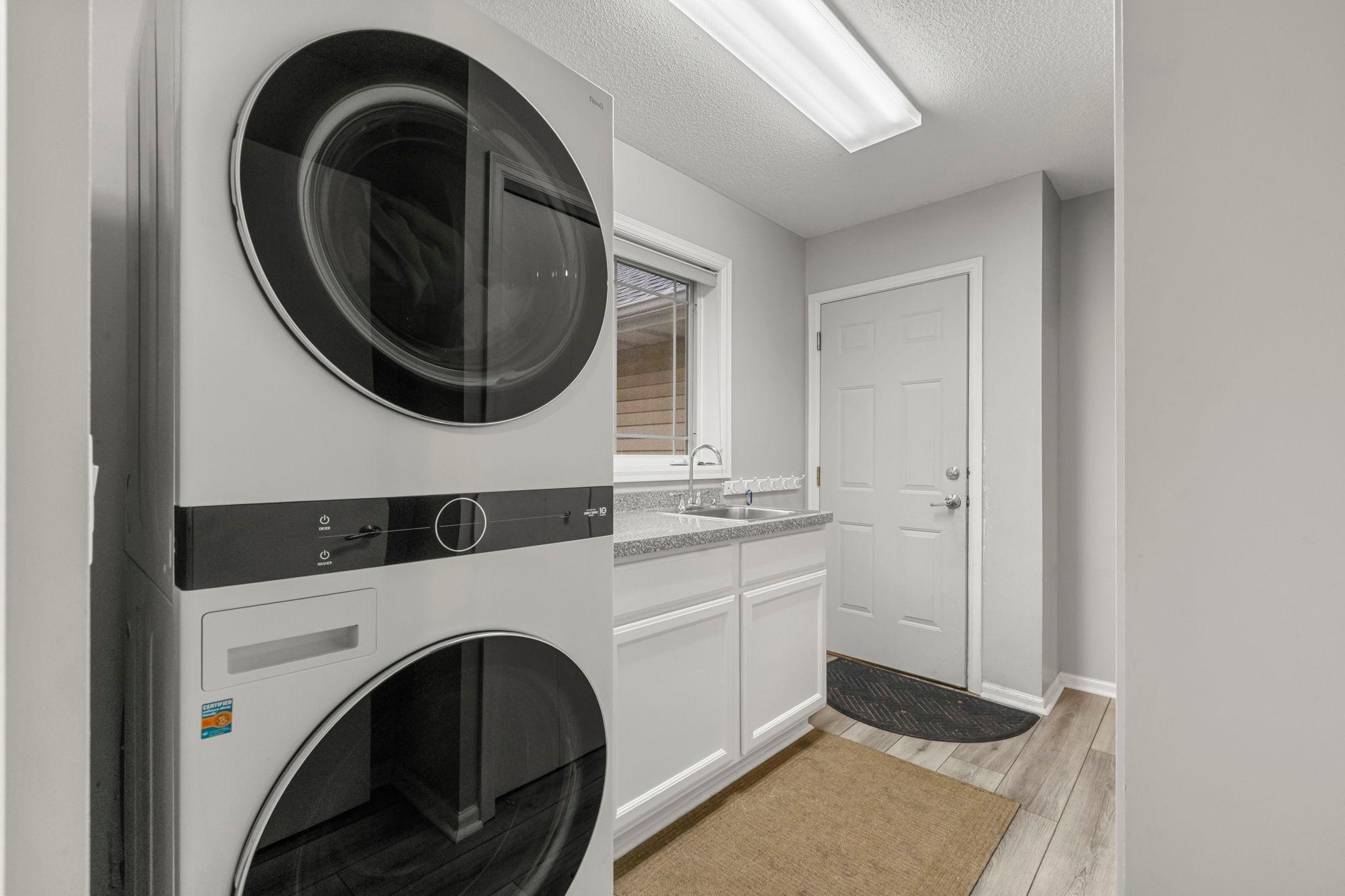 1672 Windsor Drive S Property Photo 35