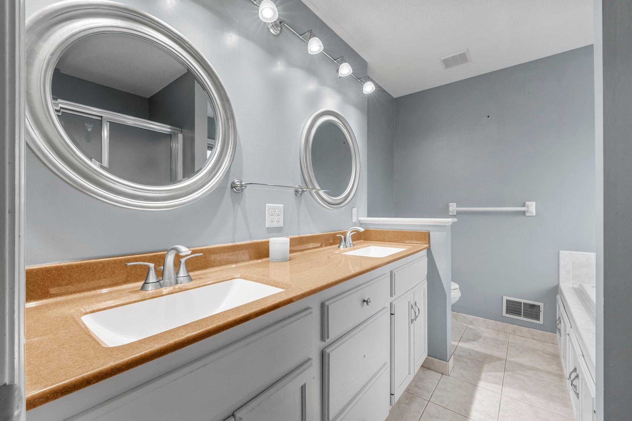 1672 Windsor Drive S Property Photo 42