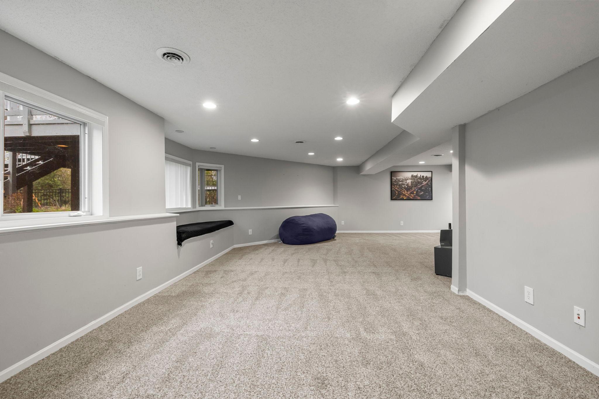 1672 Windsor Drive S Property Photo 57