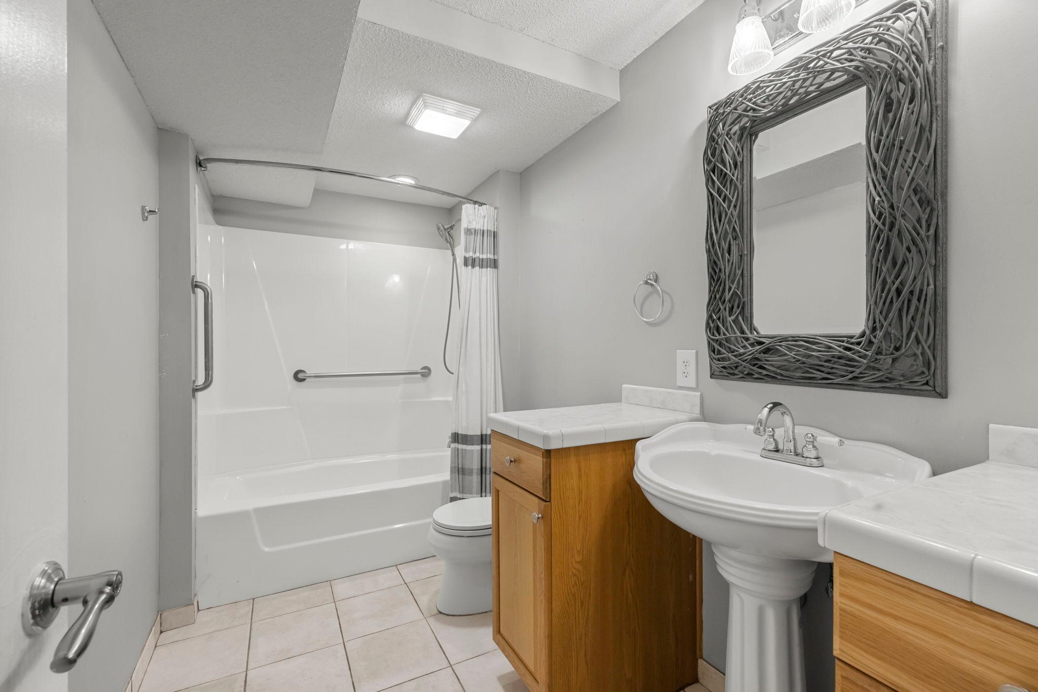 1672 Windsor Drive S Property Photo 64
