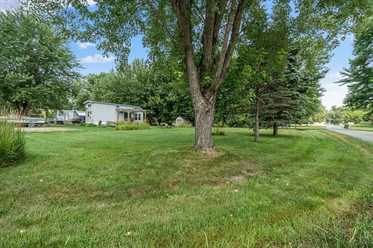 21653-21657 Finch Loop Property Photo 5