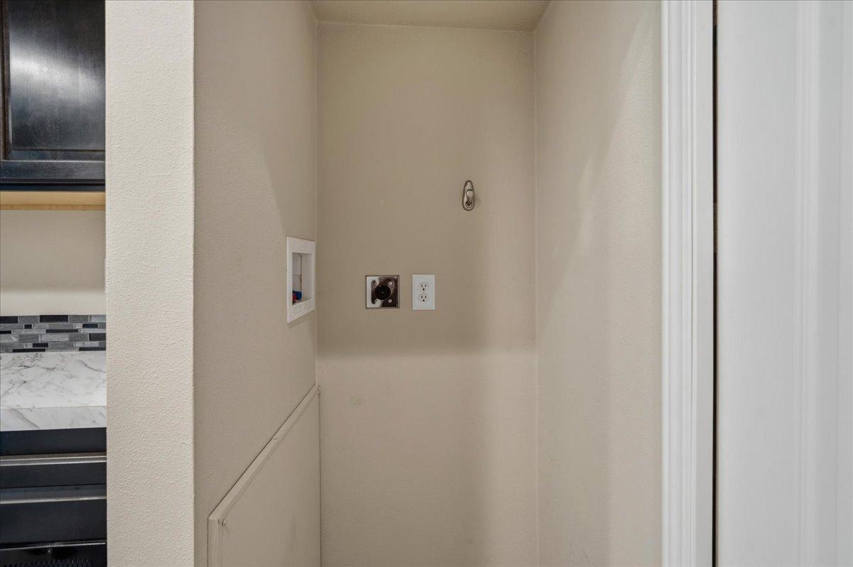 21653-21657 Finch Loop Property Photo 14