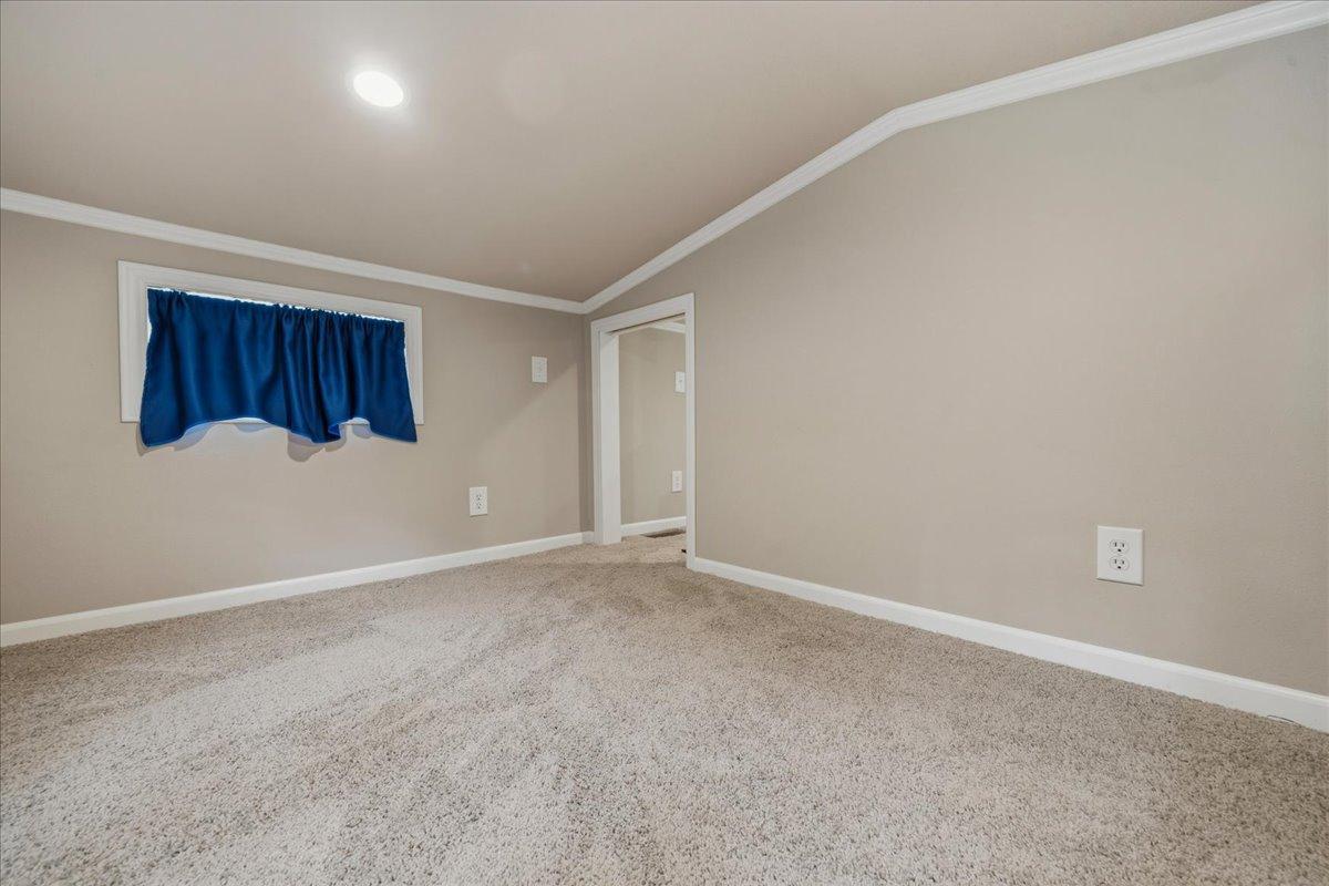 21653-21657 Finch Loop Property Photo 19