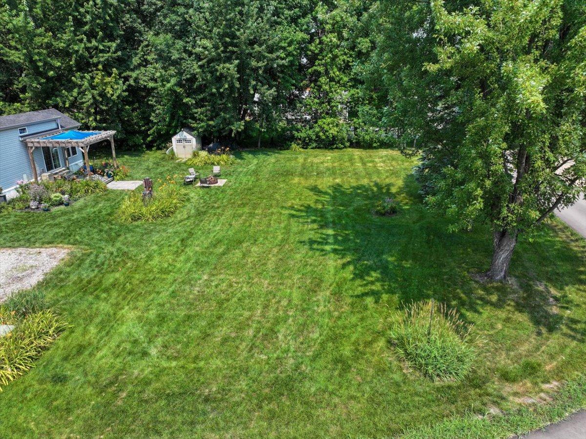 21653-21657 Finch Loop Property Photo 23