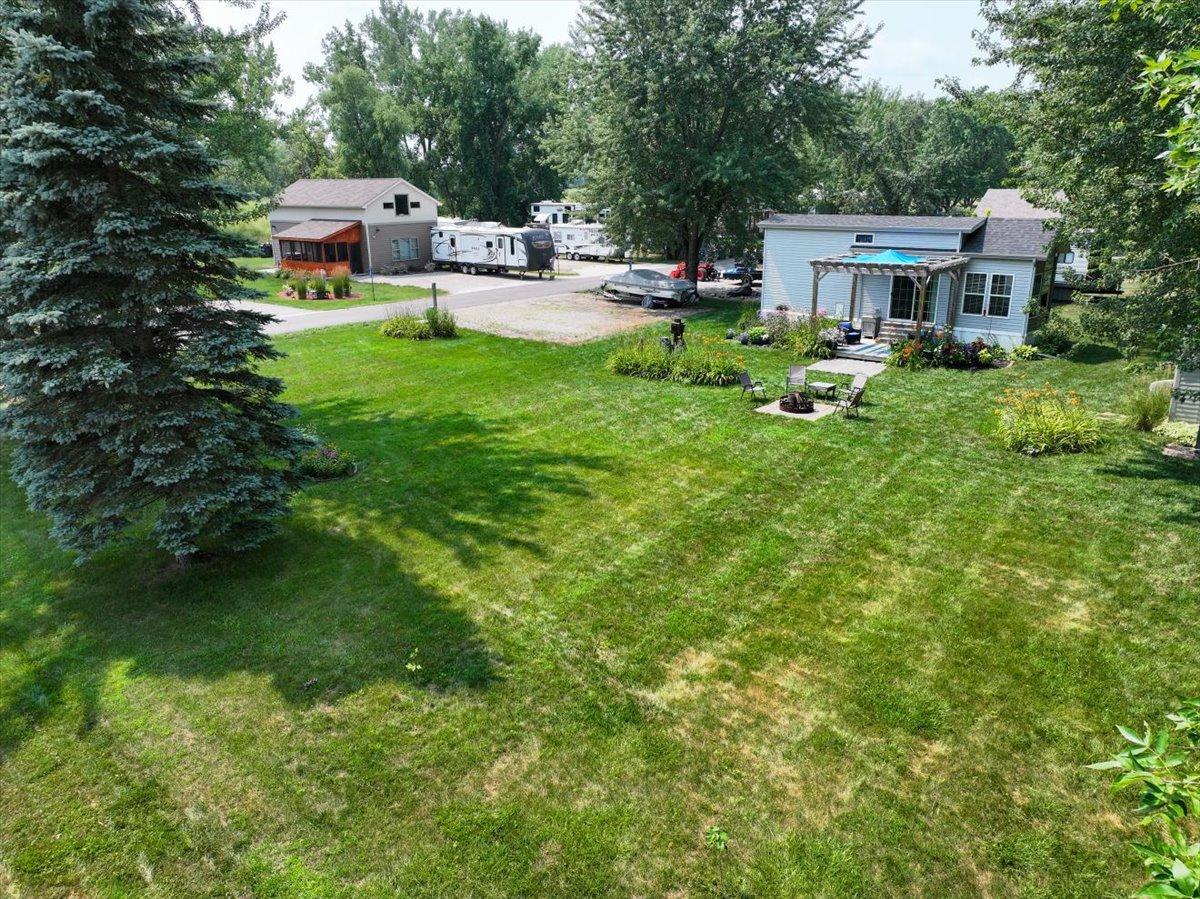 21653-21657 Finch Loop Property Photo 25