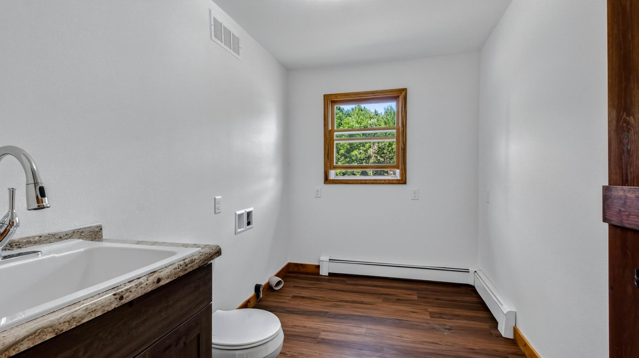 W5480 Cr-x Property Photo 10