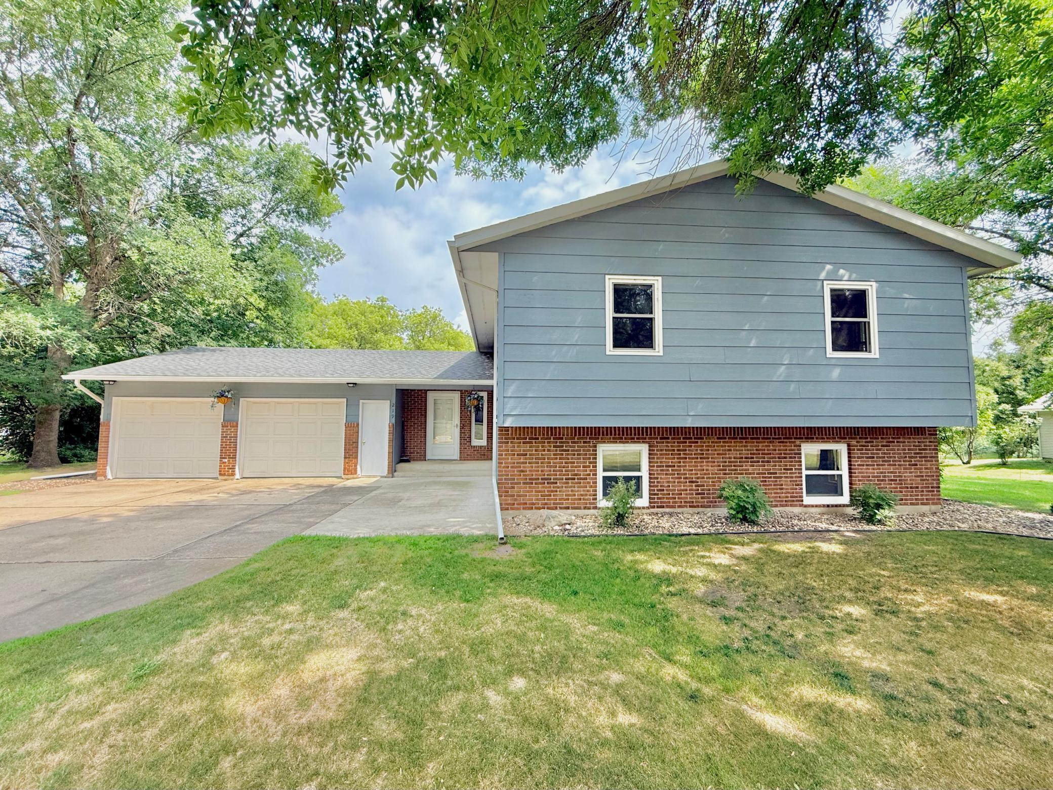 219 Lakeview Drive Property Photo 1