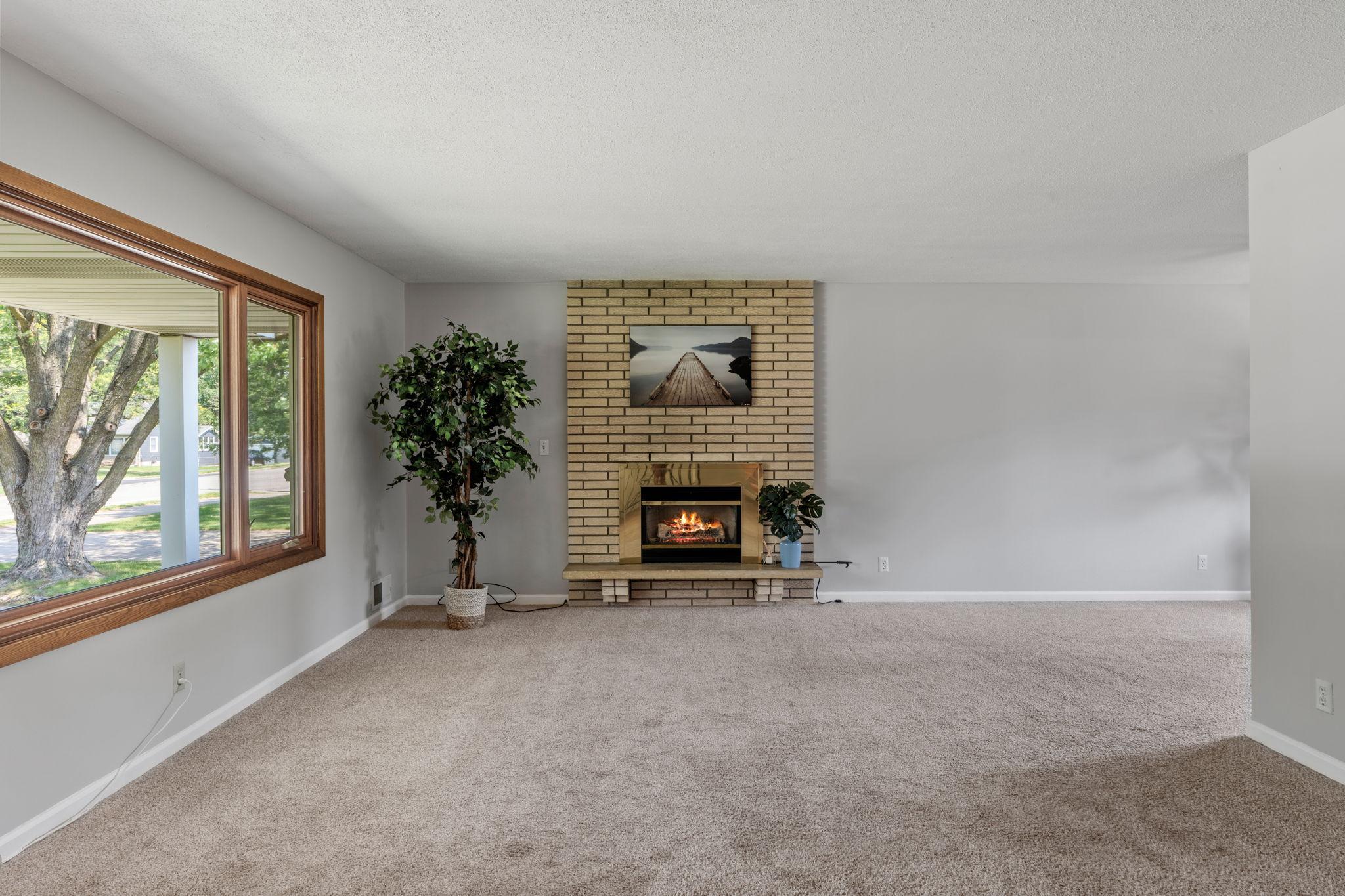 444 County Road B E Property Photo 4