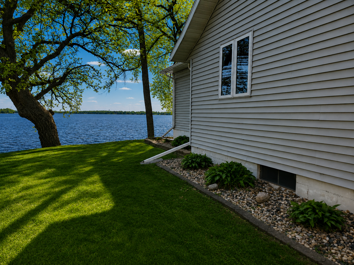 4018 N Eagle Road Property Photo 3