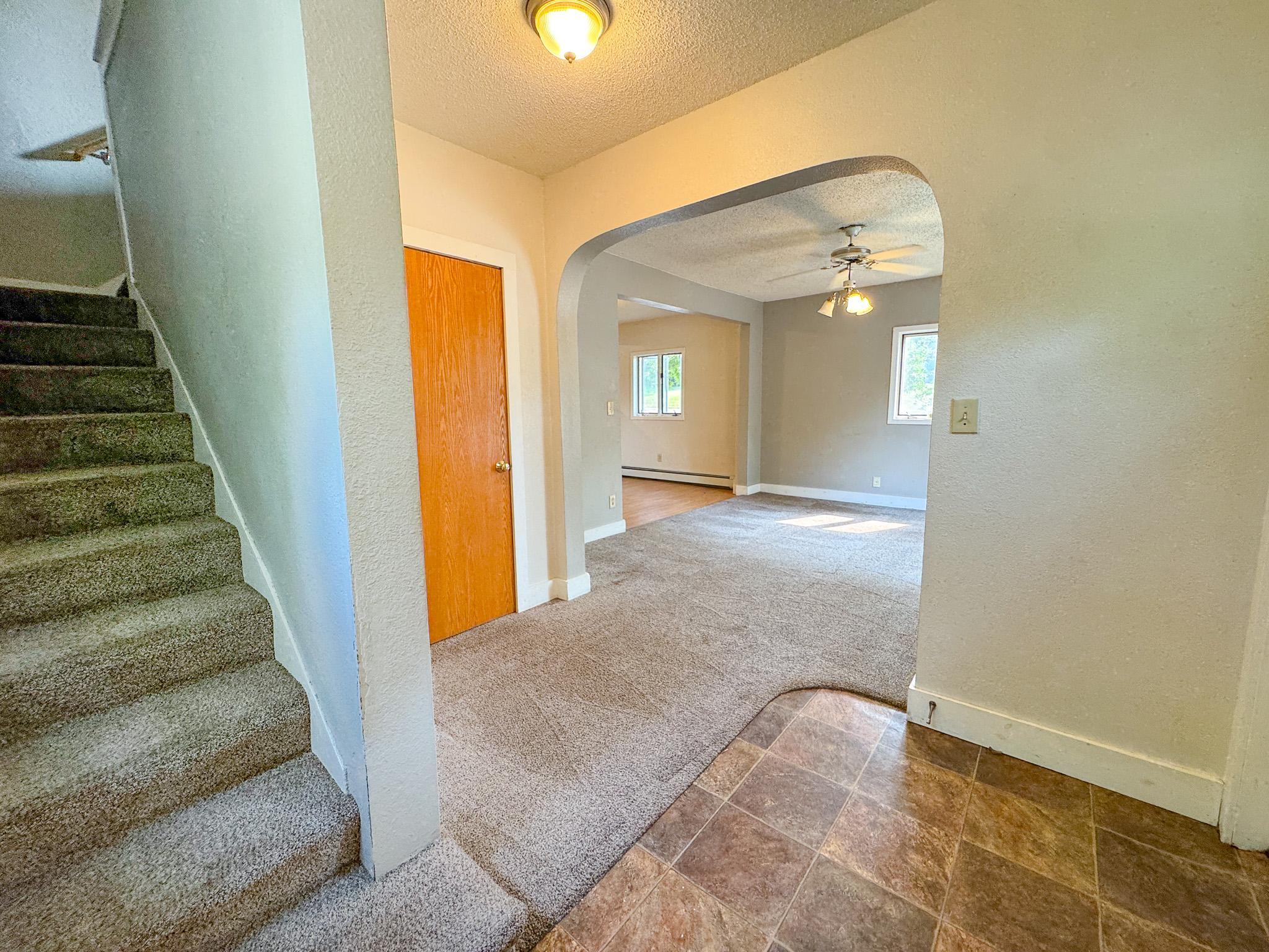 127 E Summit Avenue Property Photo 4