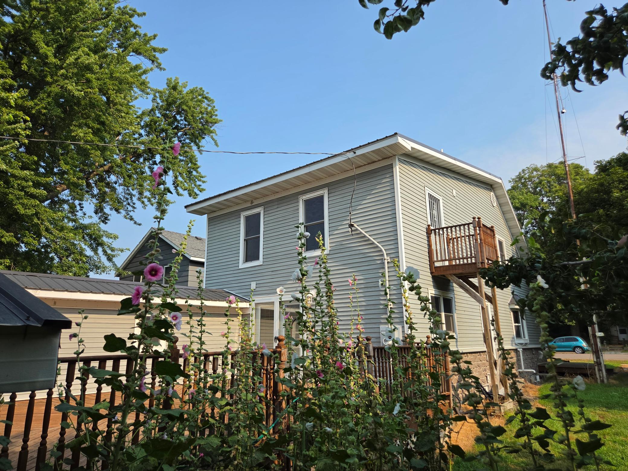 230 2nd Avenue W Property Photo 3