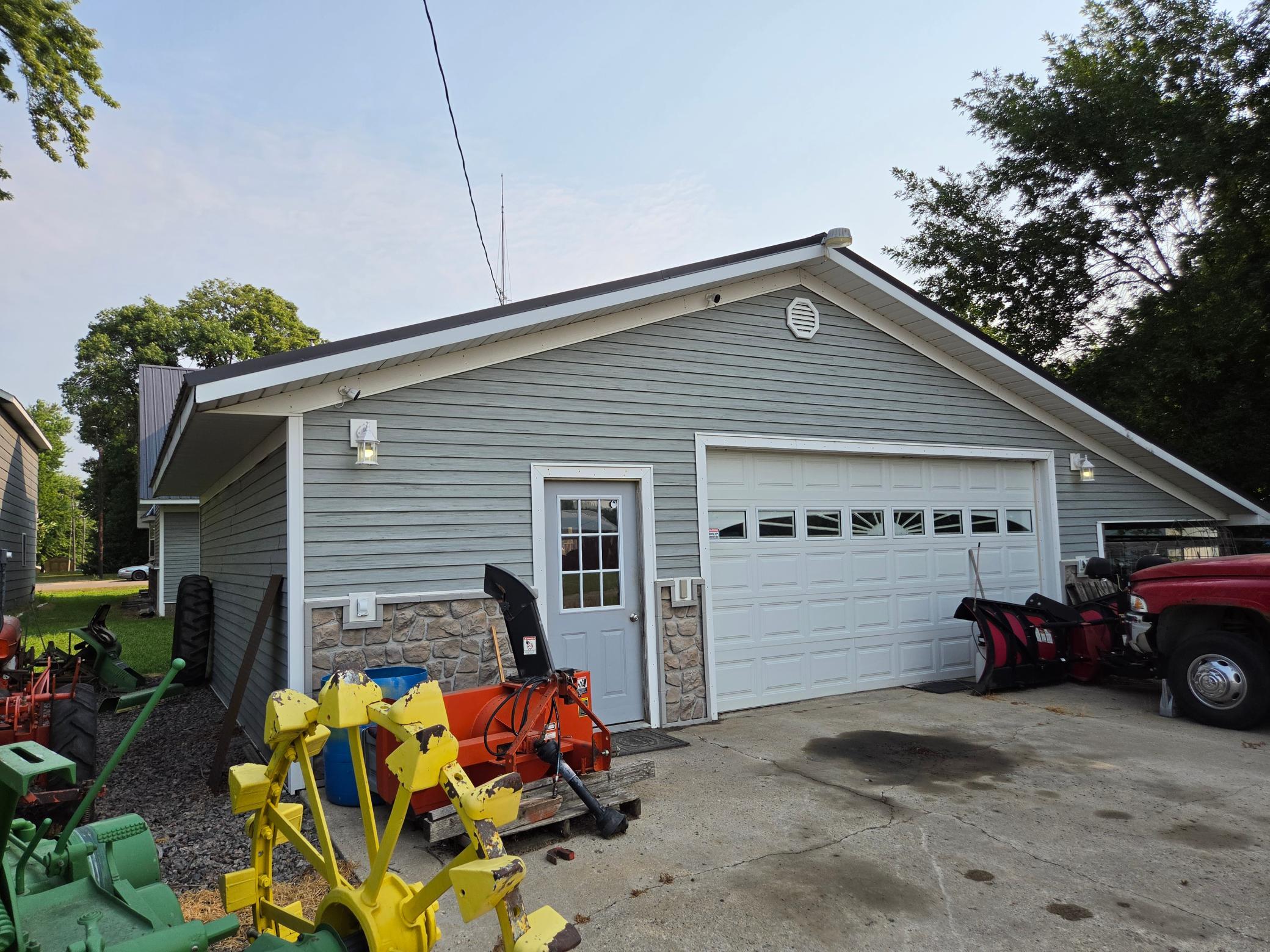 230 2nd Avenue W Property Photo 5