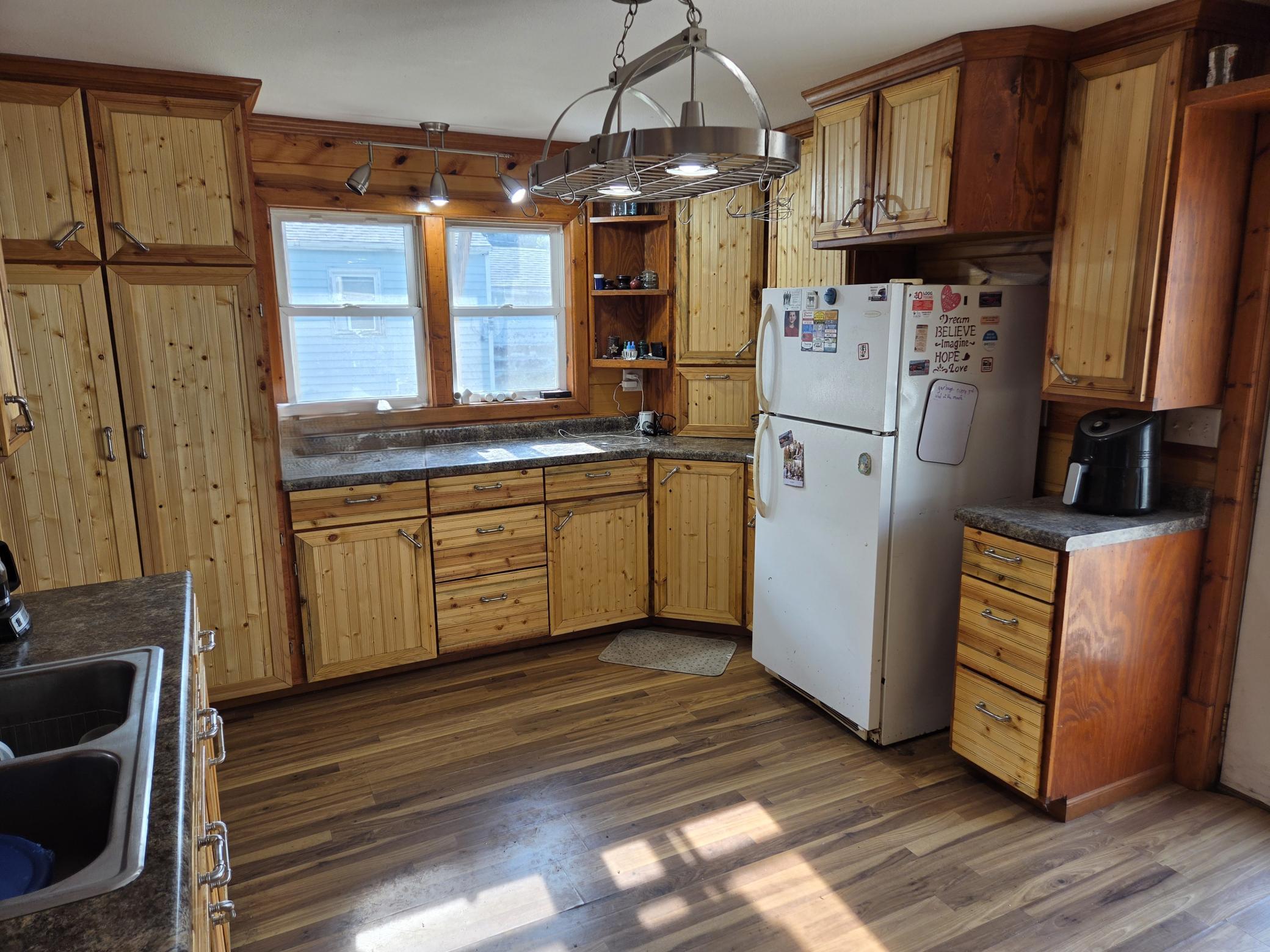 230 2nd Avenue W Property Photo 8