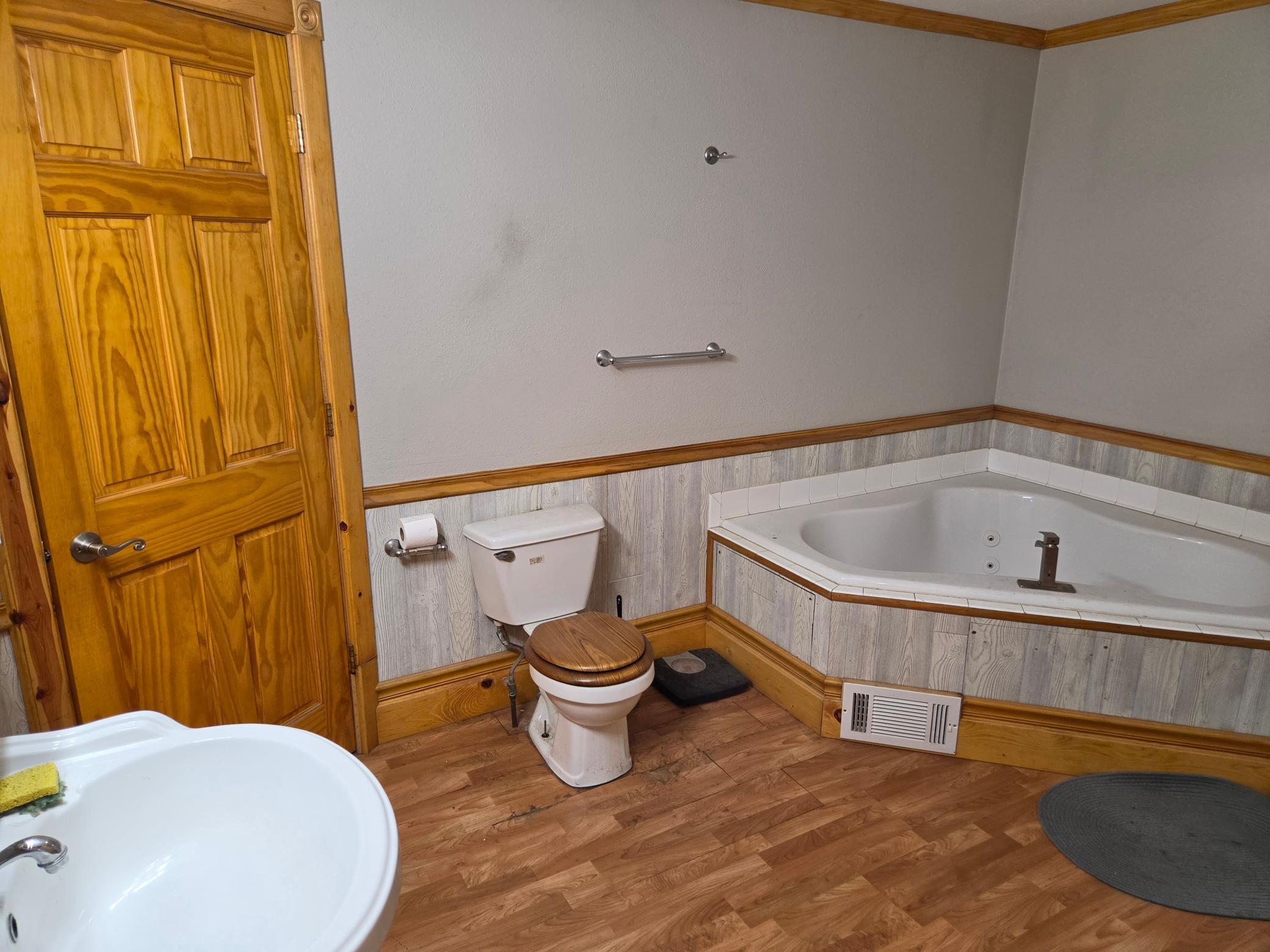 230 2nd Avenue W Property Photo 13