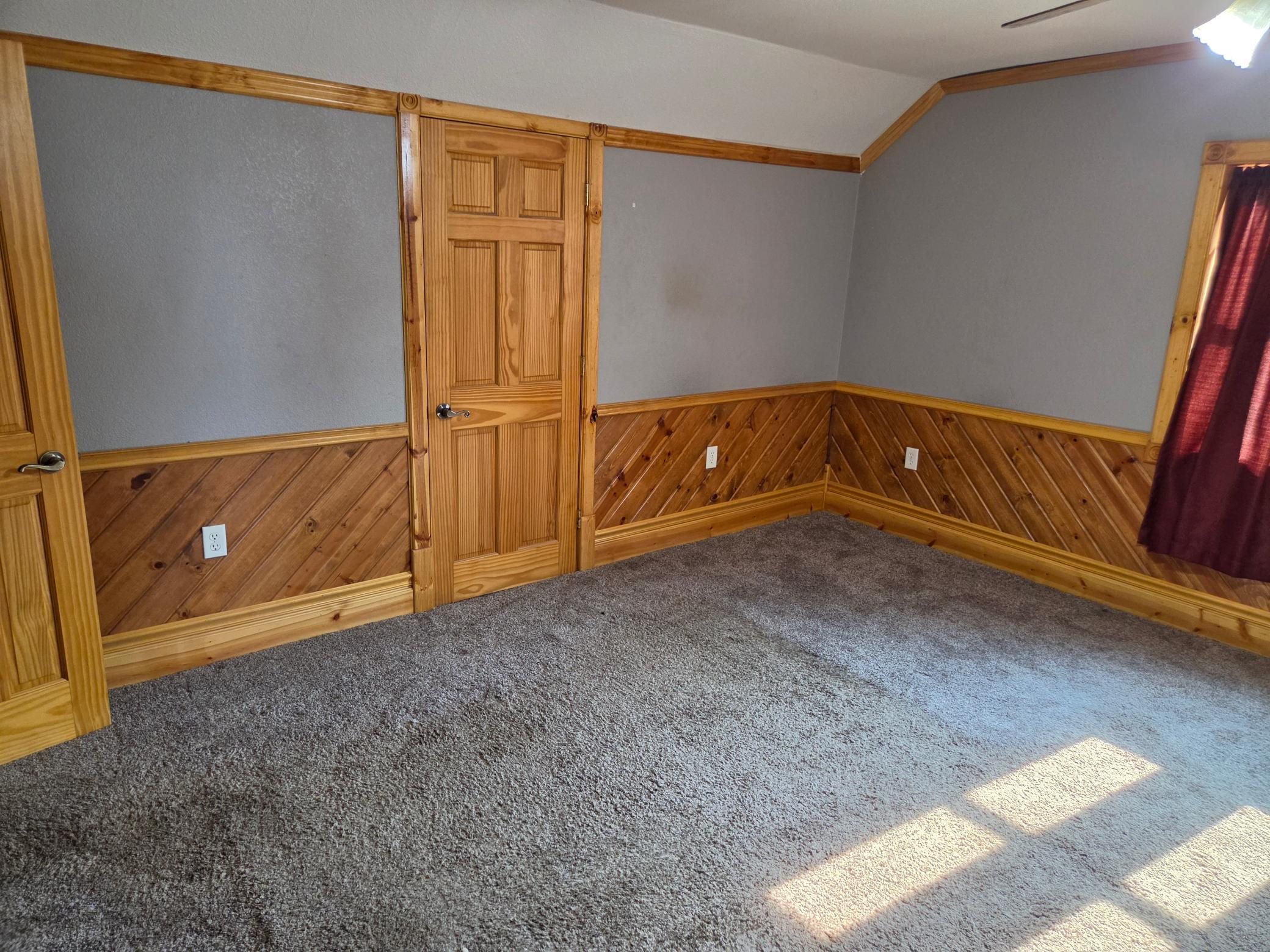 230 2nd Avenue W Property Photo 18