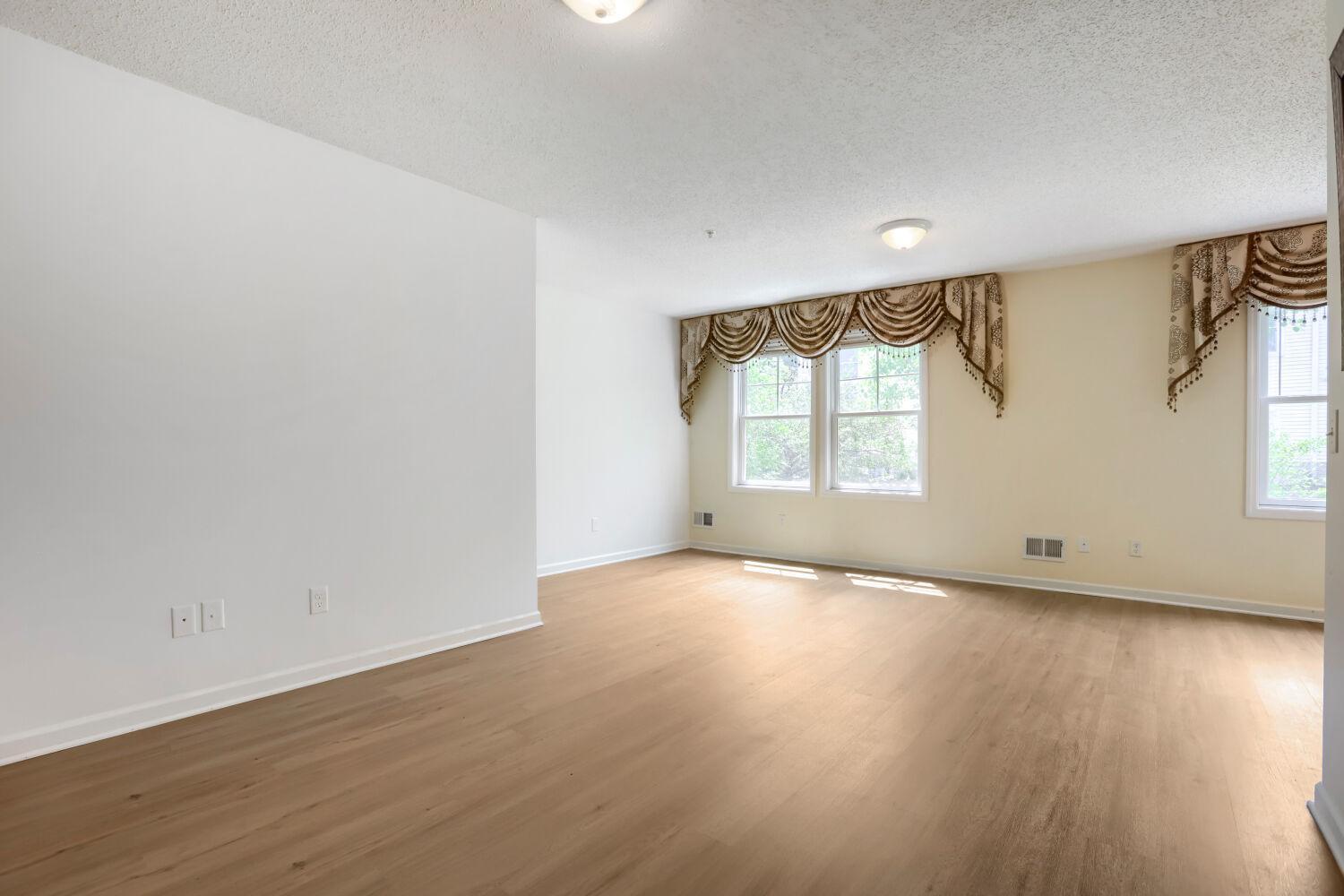 4903 Hamlet Avenue N Property Photo 10