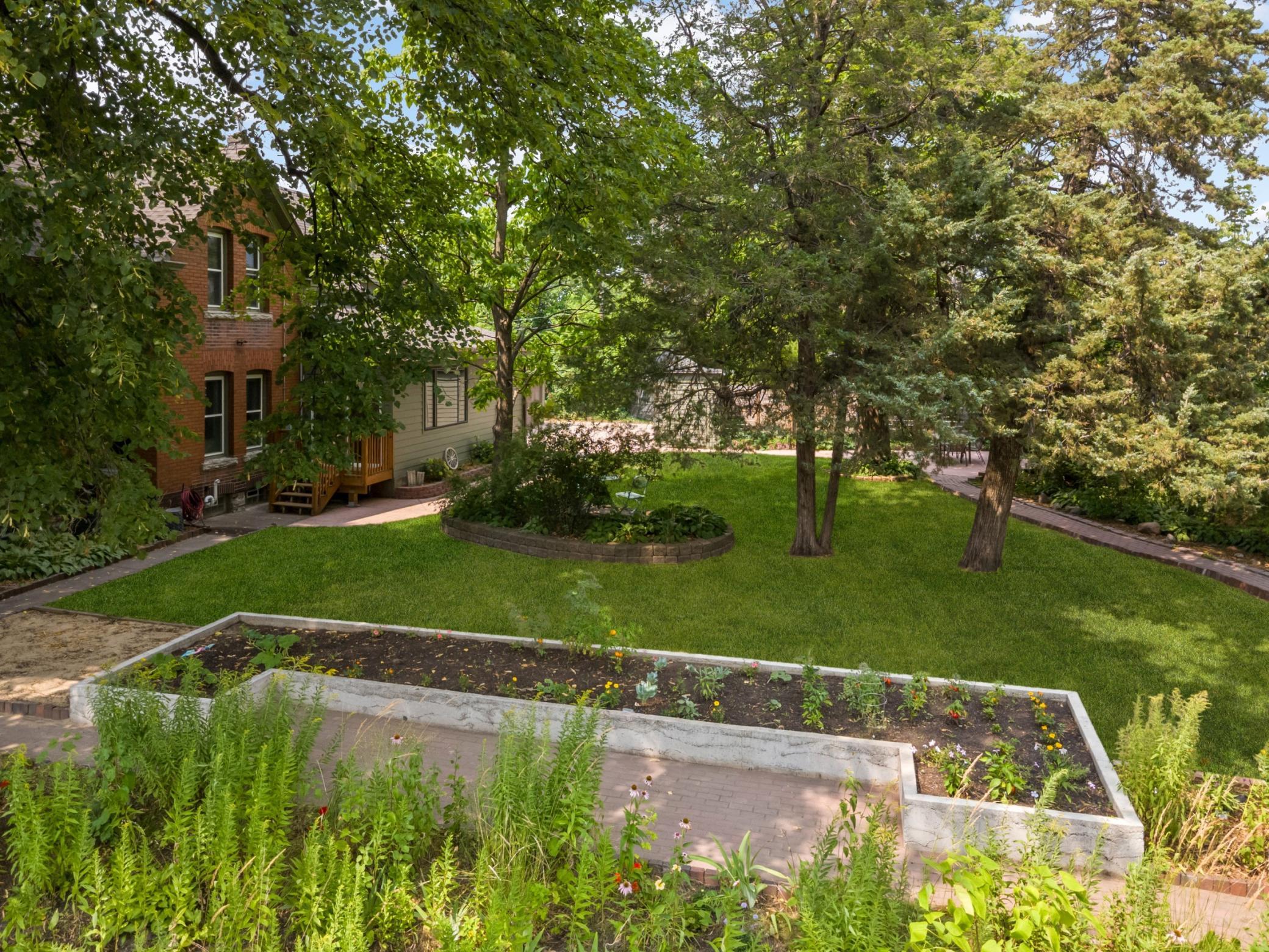 155 Page Street E Property Photo 4