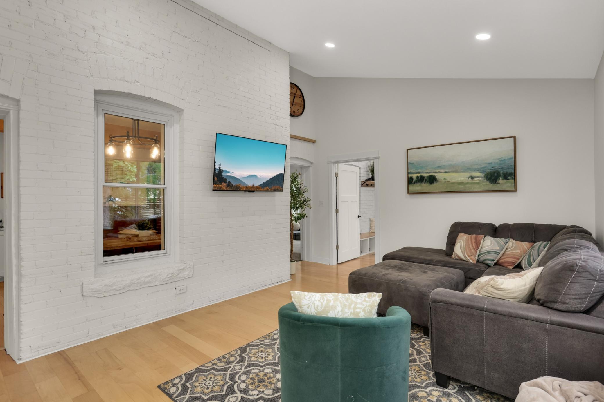 155 Page Street E Property Photo 18