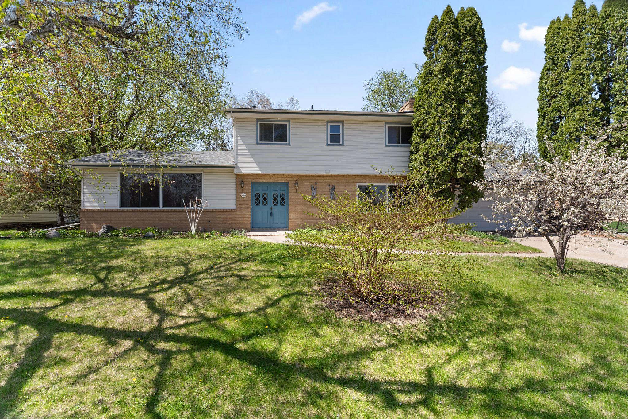 9908 Oxborough Road Property Photo 1