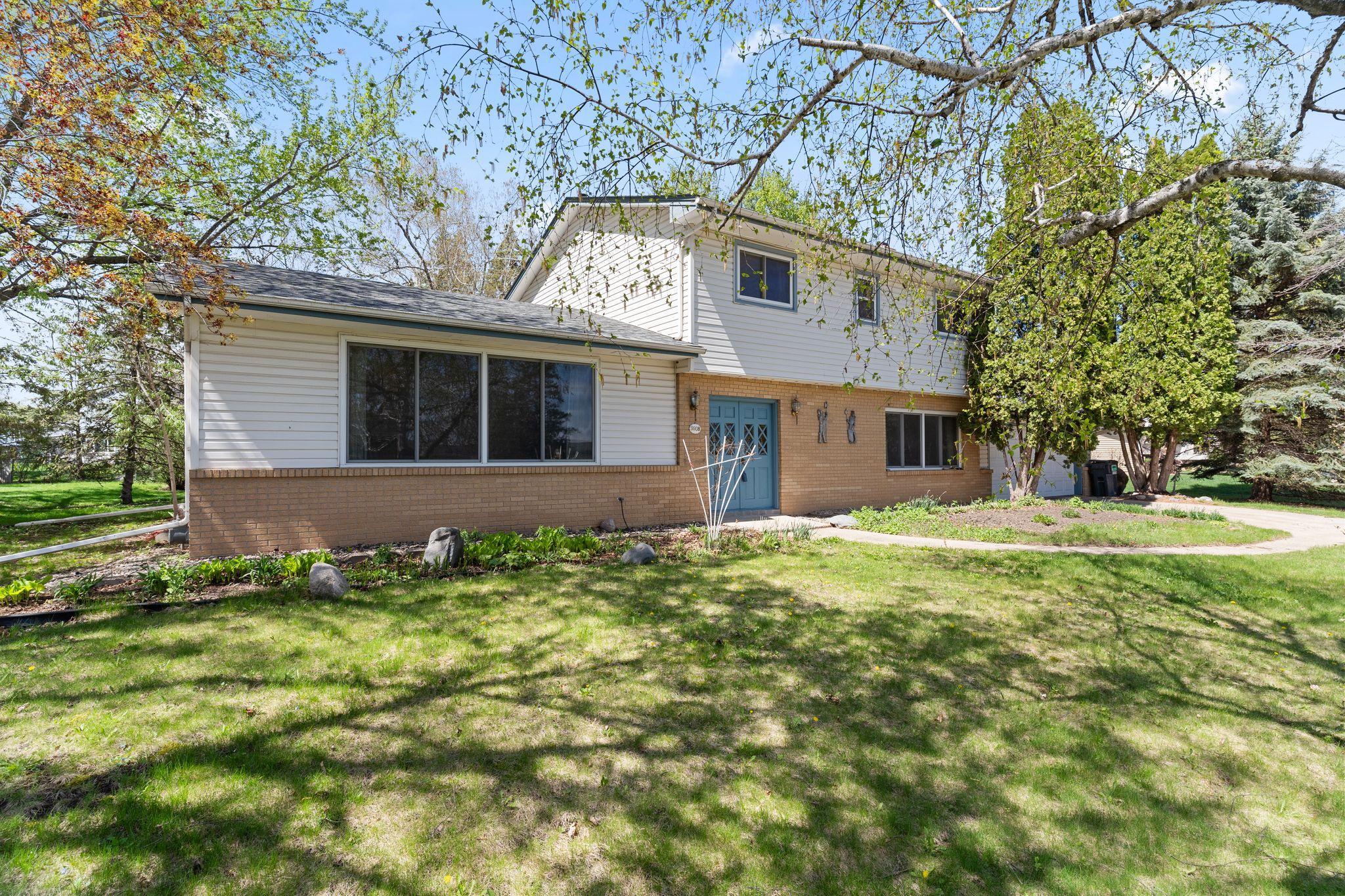 9908 Oxborough Road Property Photo 2