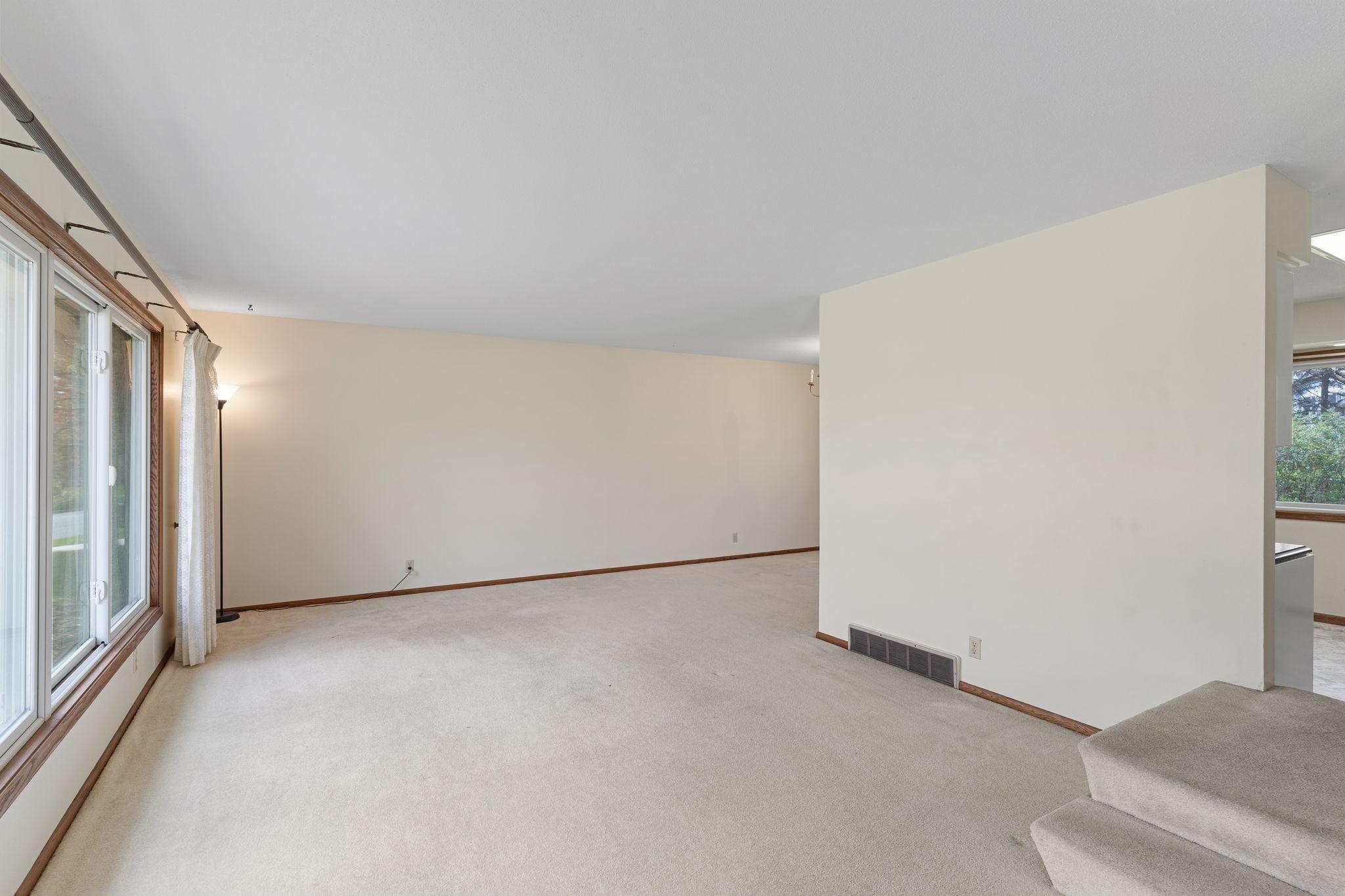 9908 Oxborough Road Property Photo 5