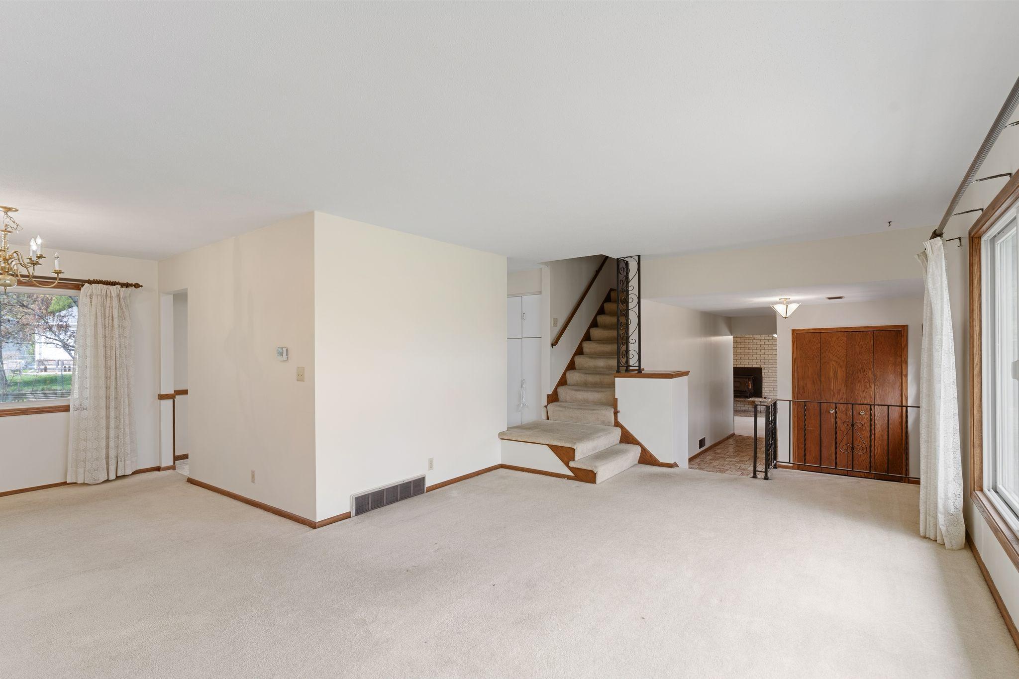9908 Oxborough Road Property Photo 7