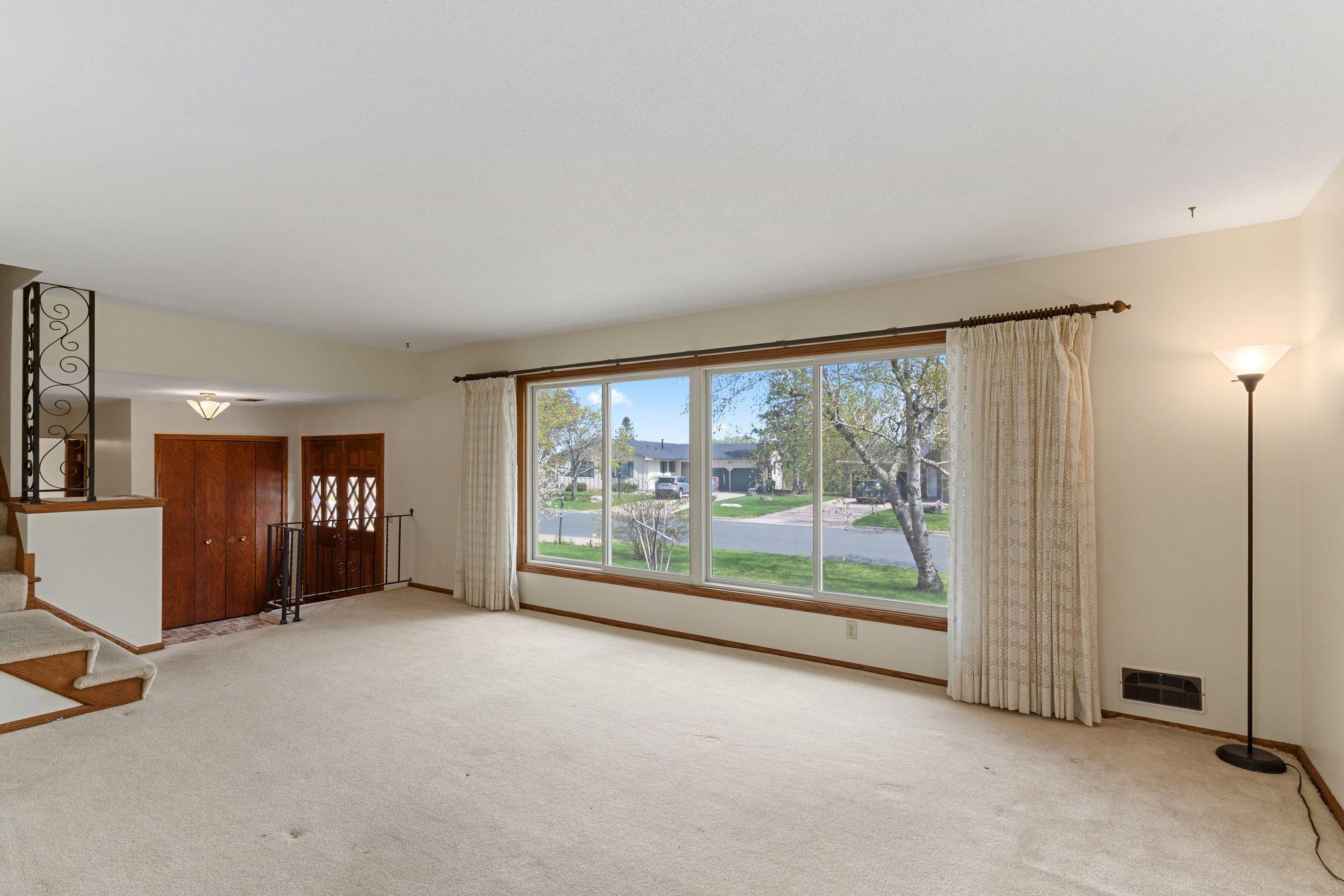 9908 Oxborough Road Property Photo 8