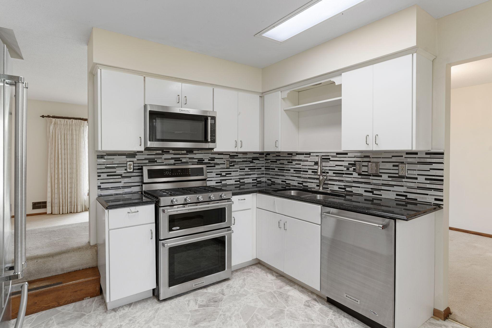 9908 Oxborough Road Property Photo 12
