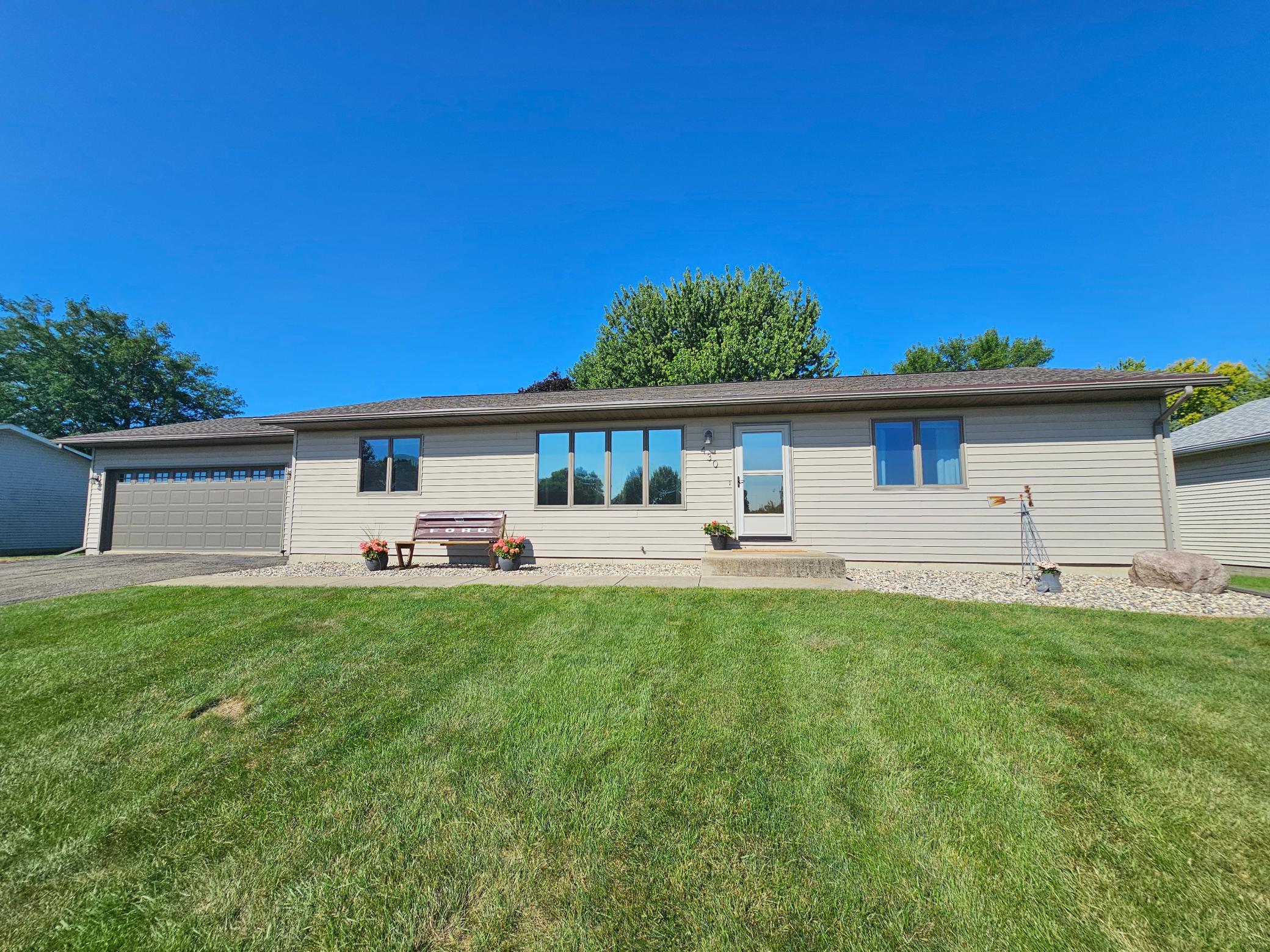 430 9th Street E Property Photo 1