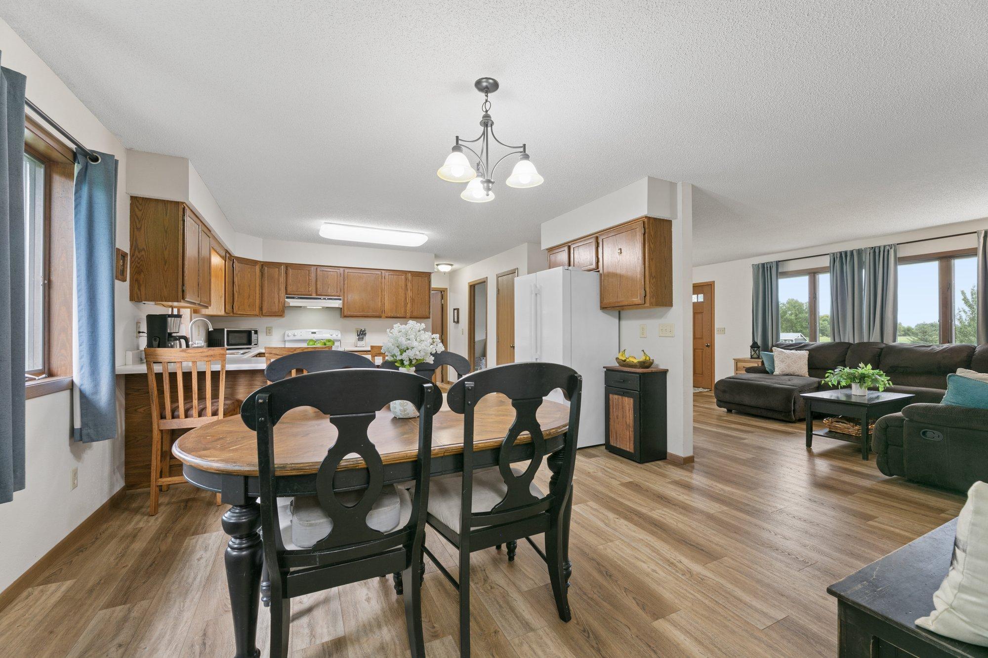 430 9th Street E Property Photo 7