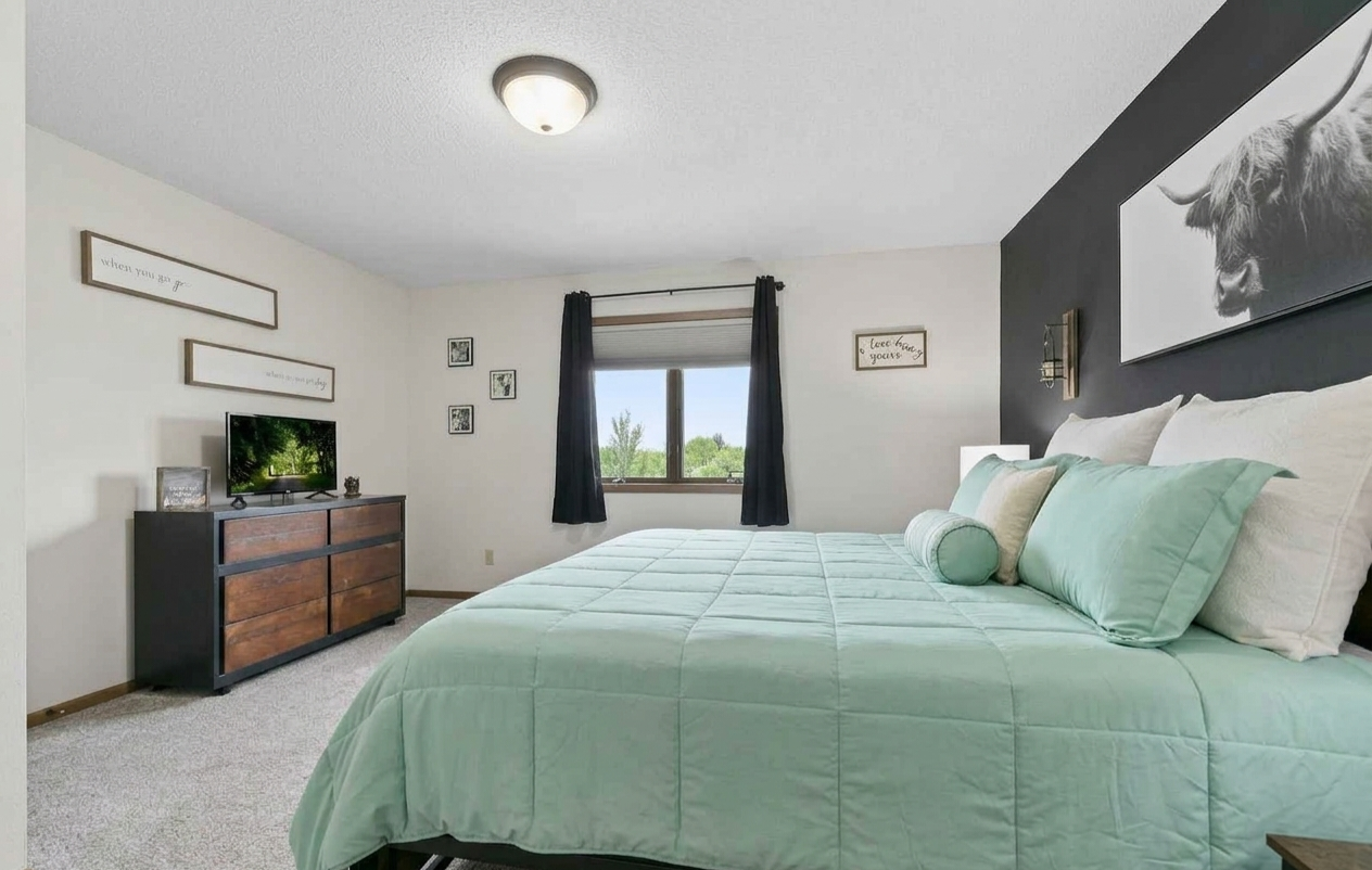 430 9th Street E Property Photo 15