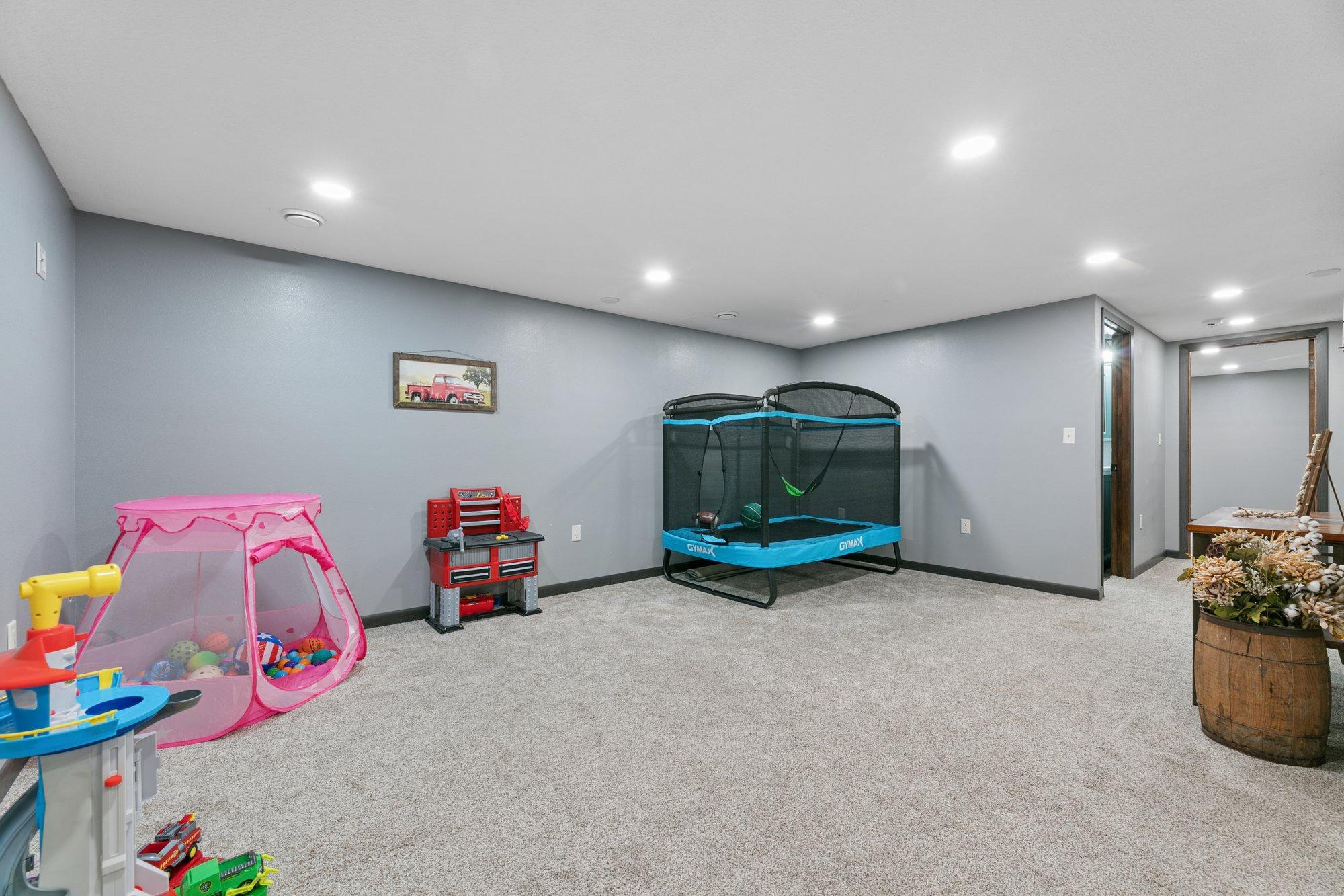 430 9th Street E Property Photo 24